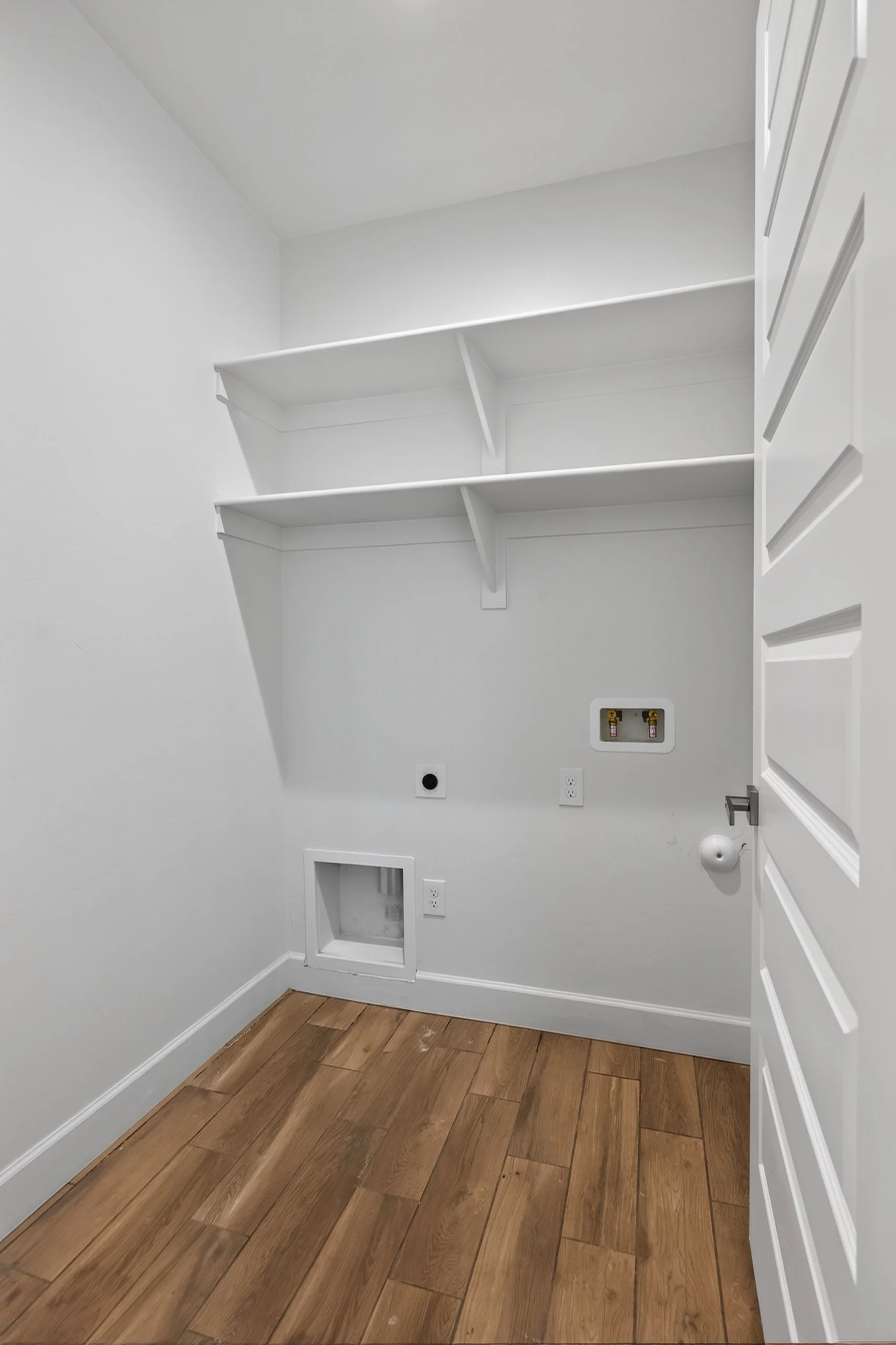 10 Laundry Room.jpg