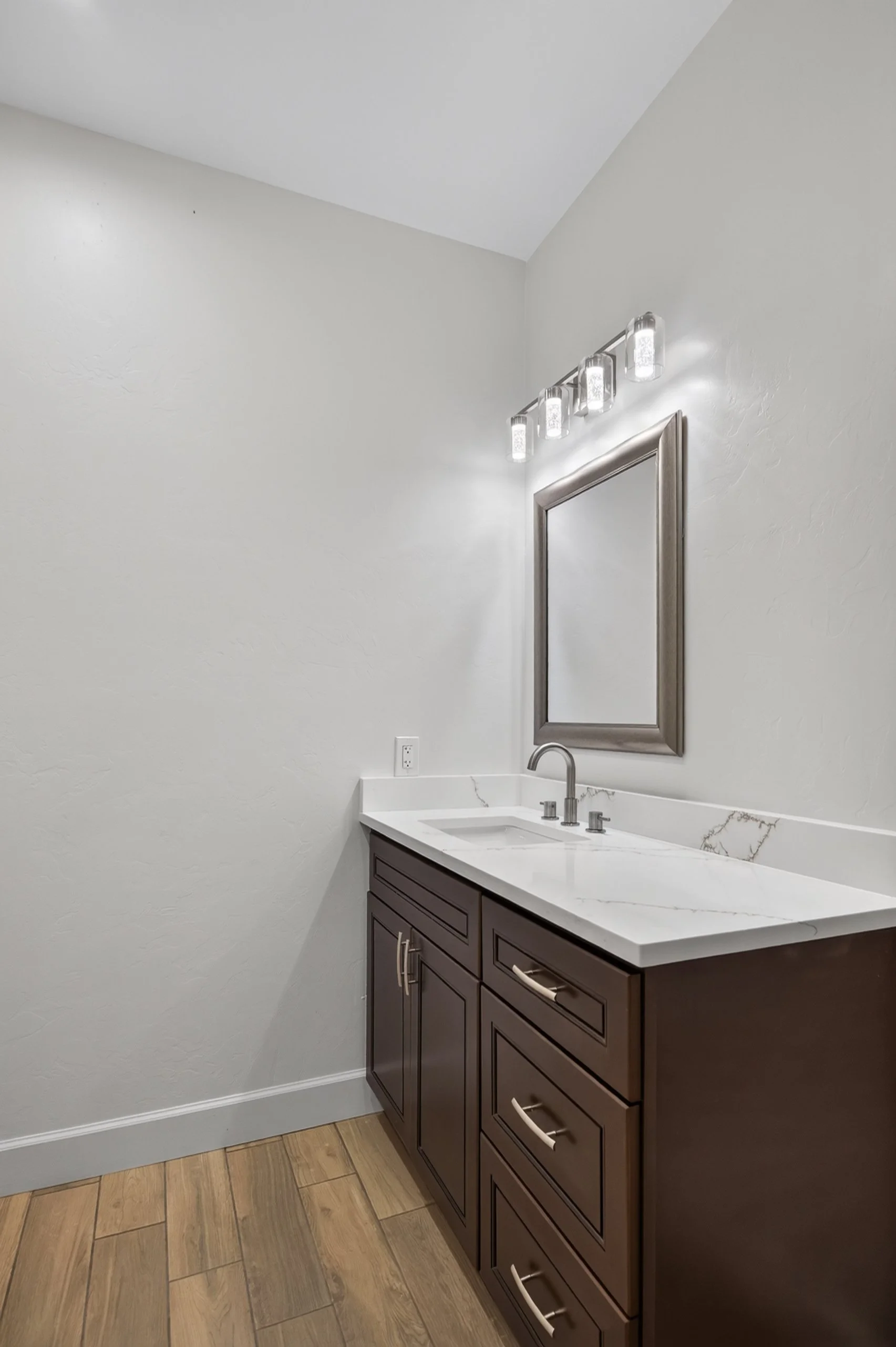 13 Bathroom photo a.jpg