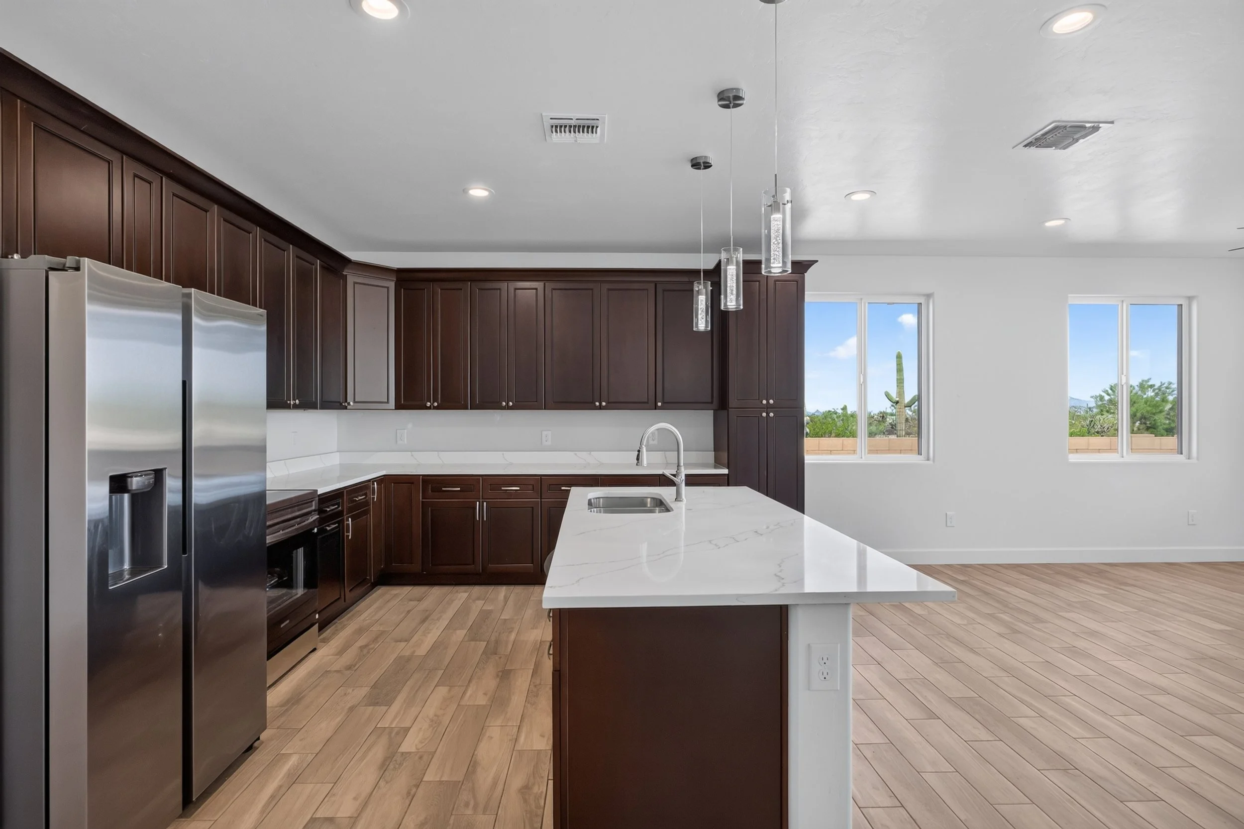 18 Kitchen photo b.jpg