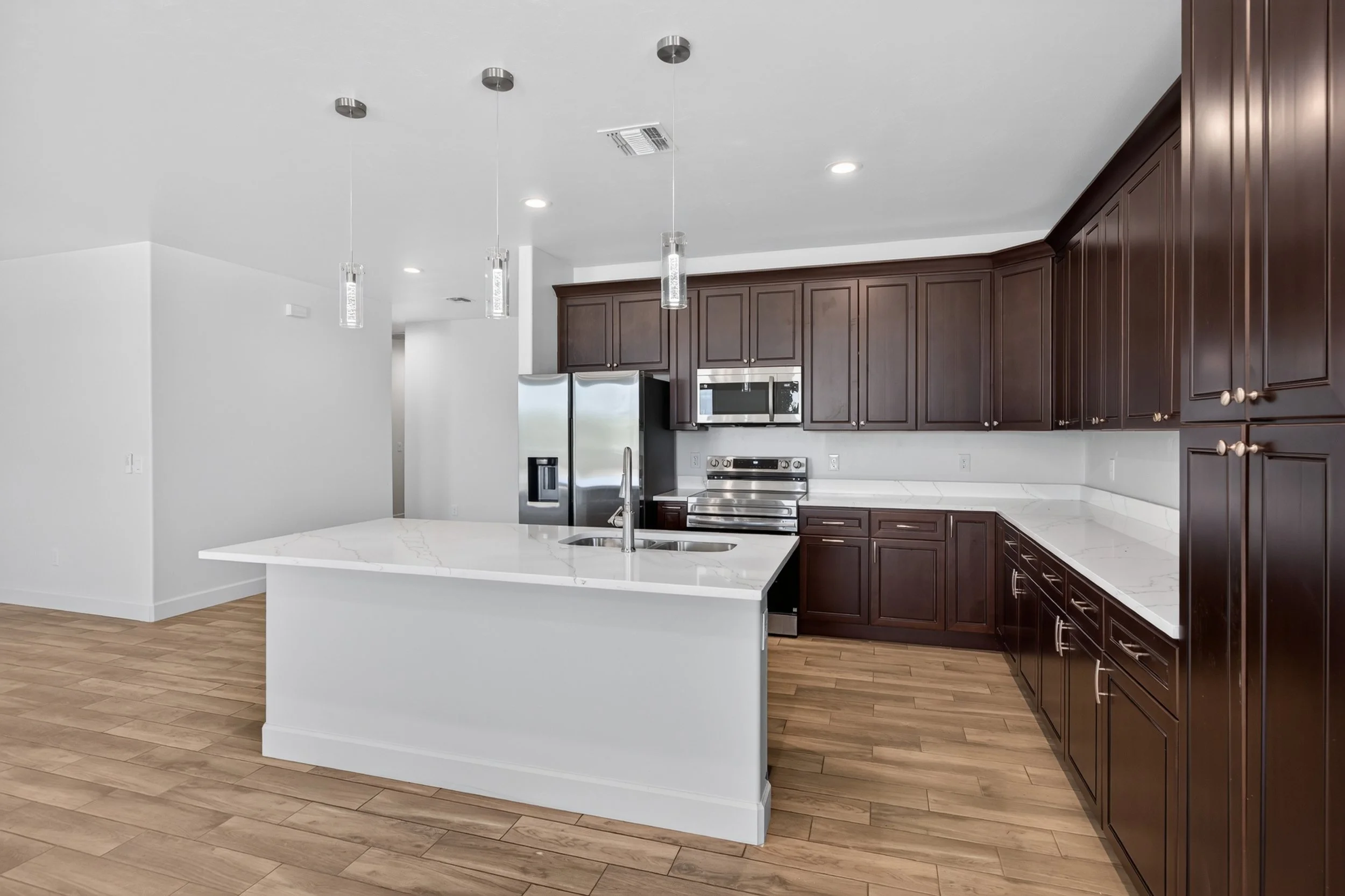 20 Kitchen photo d.jpg
