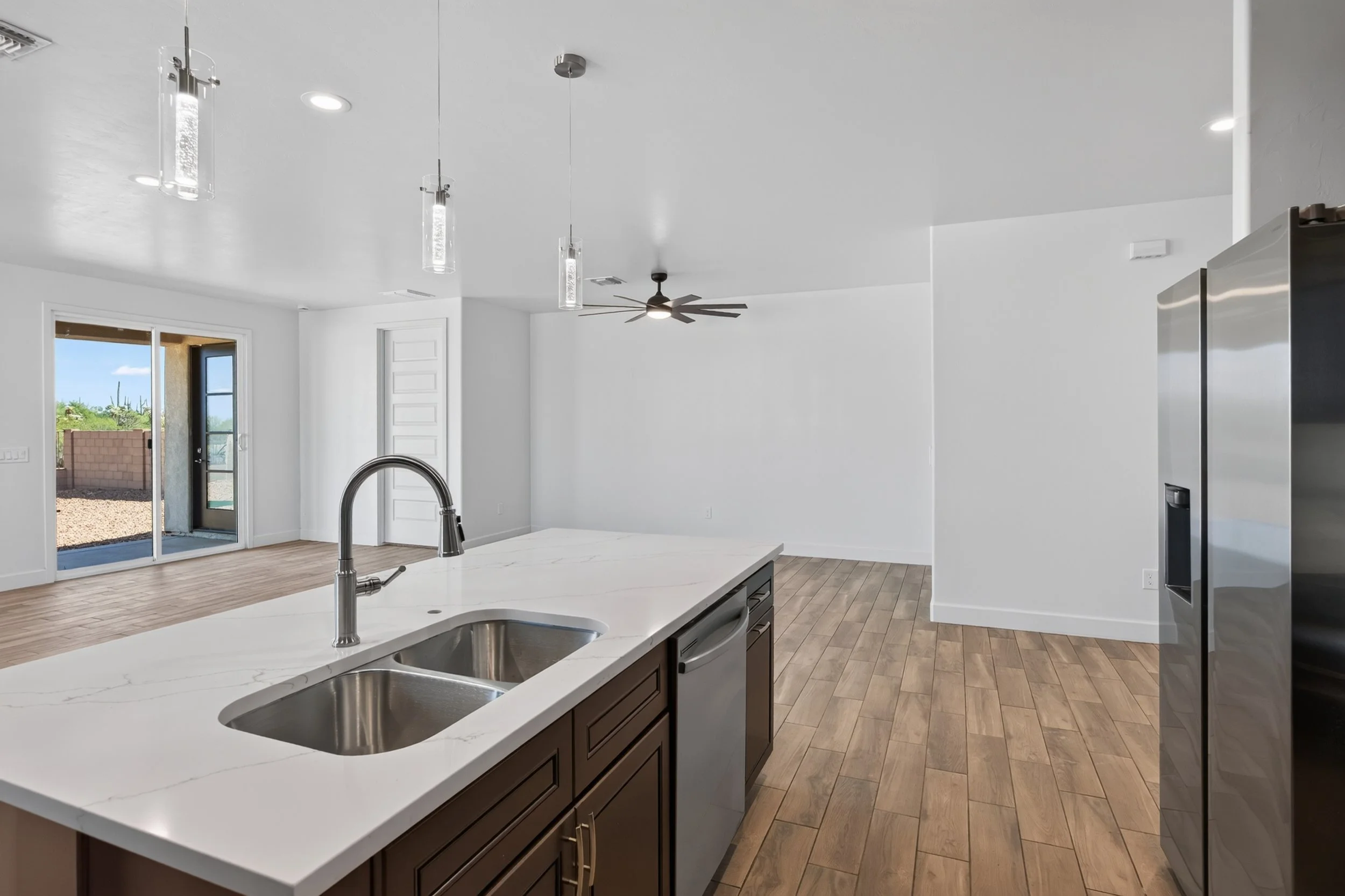 22 Kitchen photo f.jpg