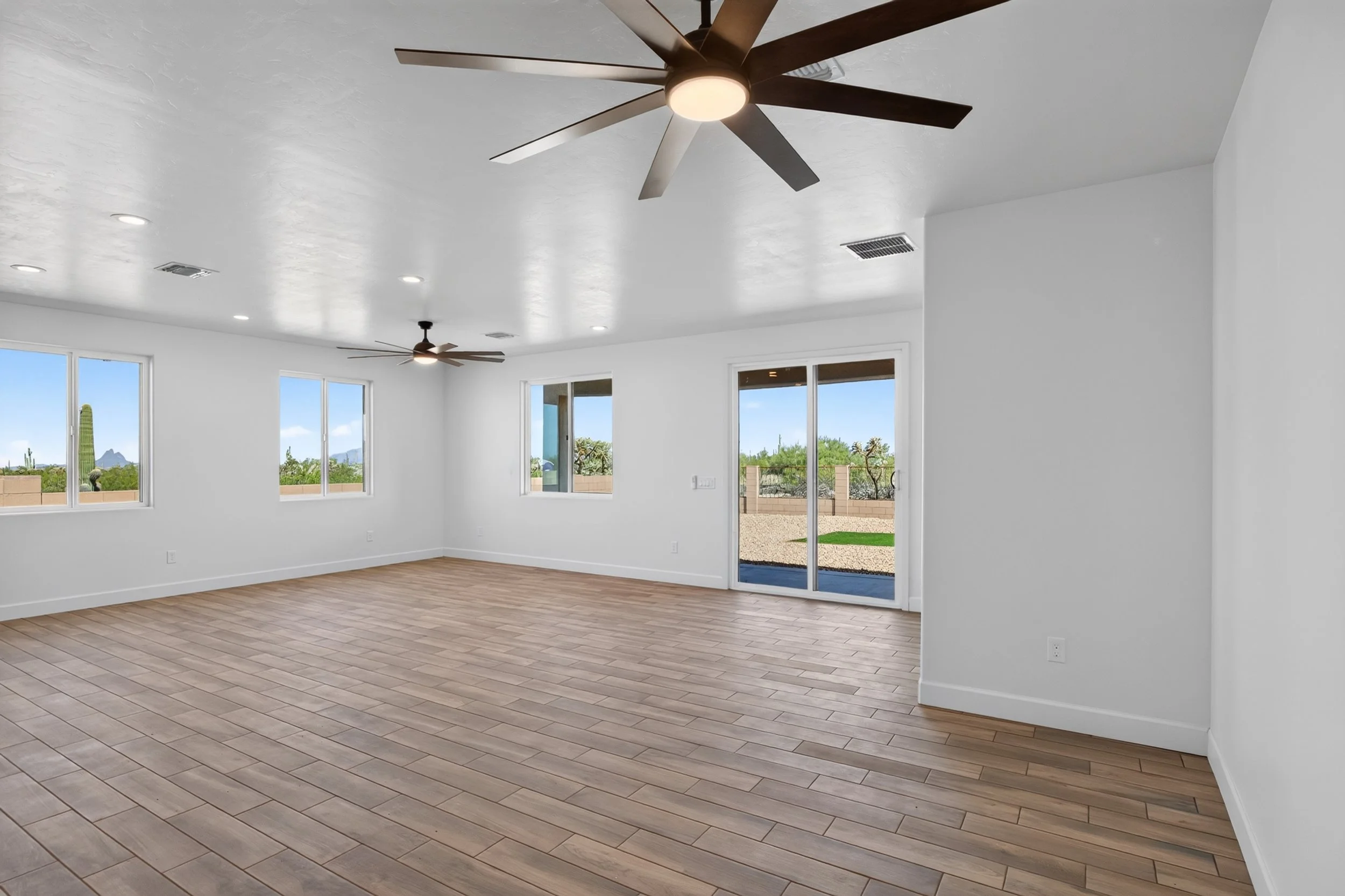 23 Living Room photo a.jpg