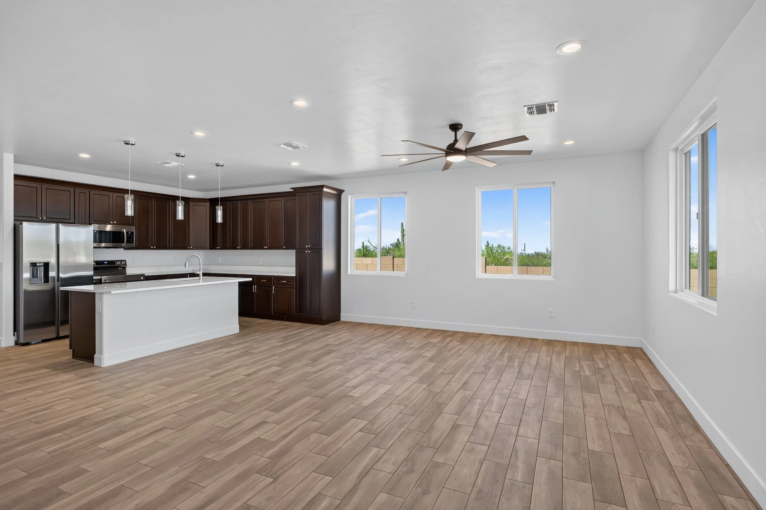 25 Living Room photo c.jpg
