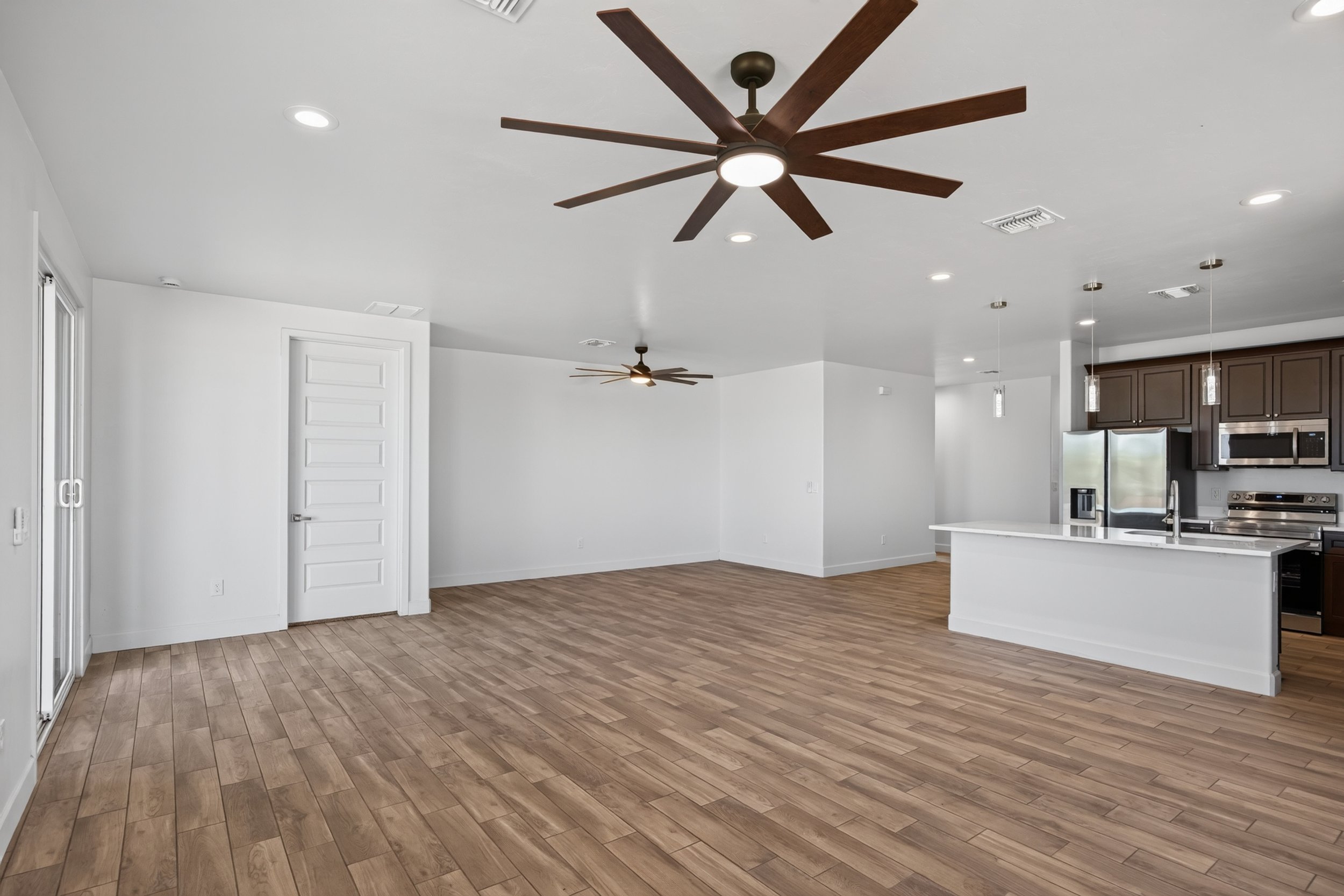 26 Living Room photo d.jpg