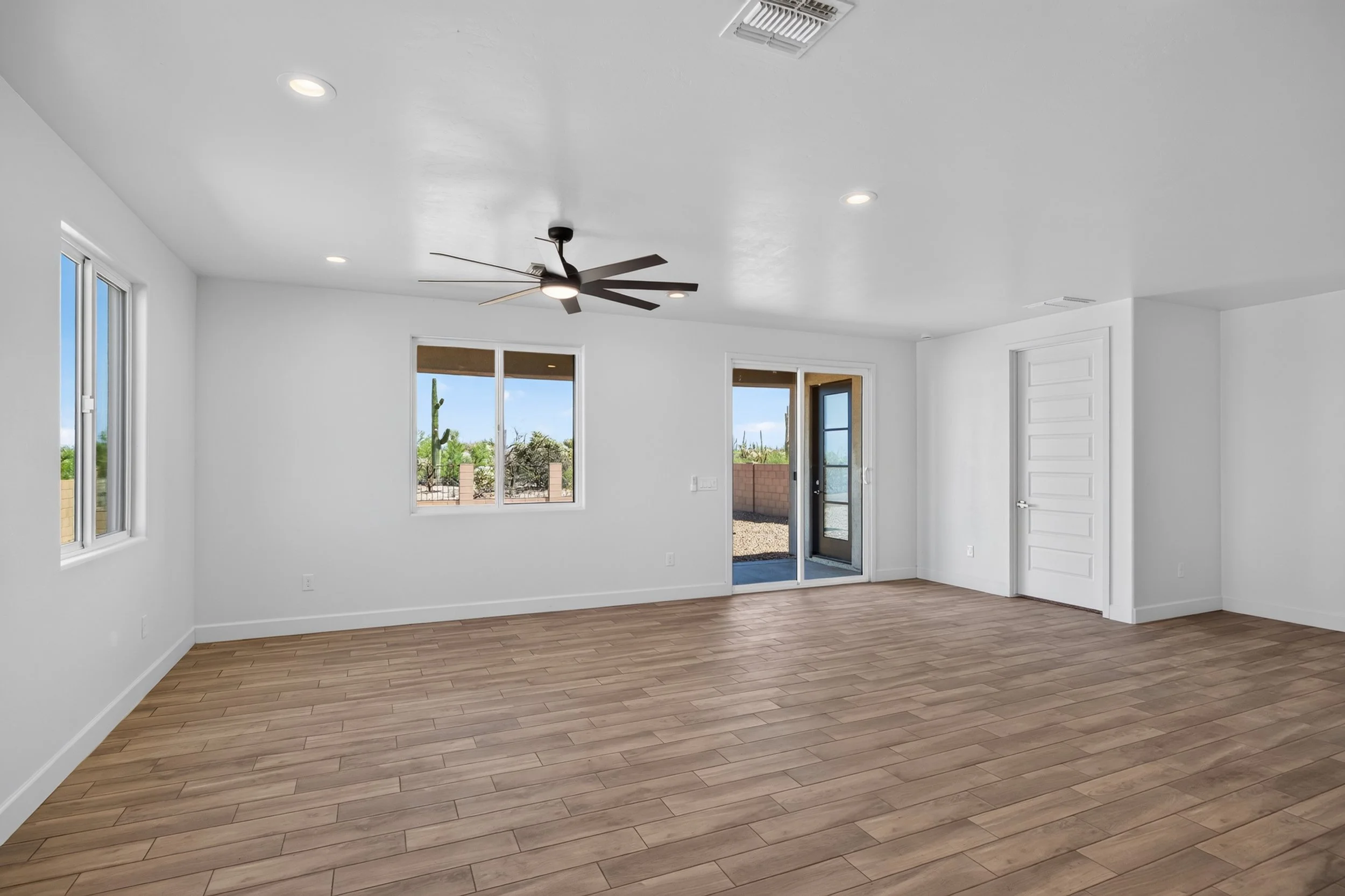27 Living Room photo e.jpg