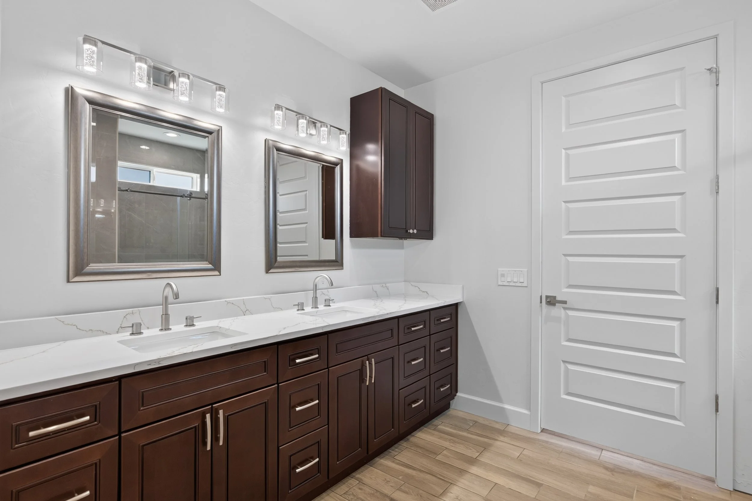 31 Main Bathroom photo a.jpg