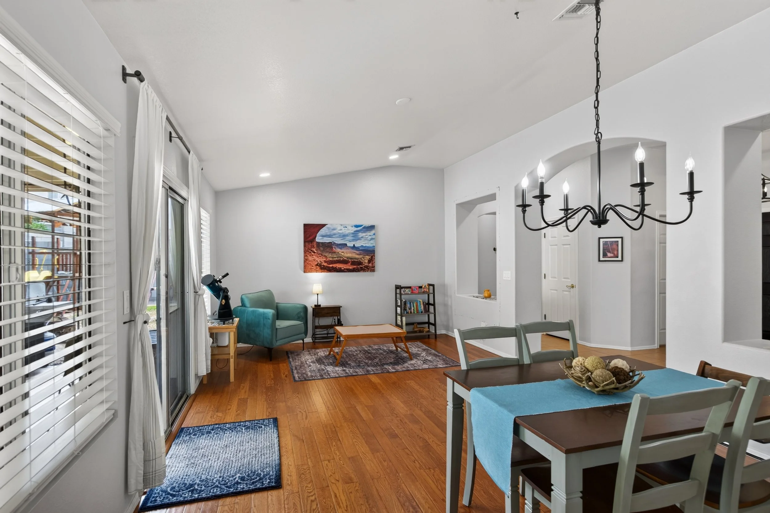15 Living Room photo e.jpg