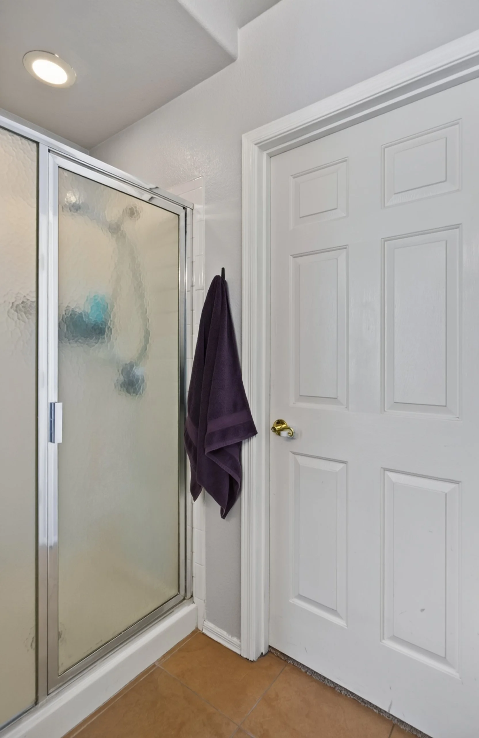 20 Main Bathroom photo b.jpg