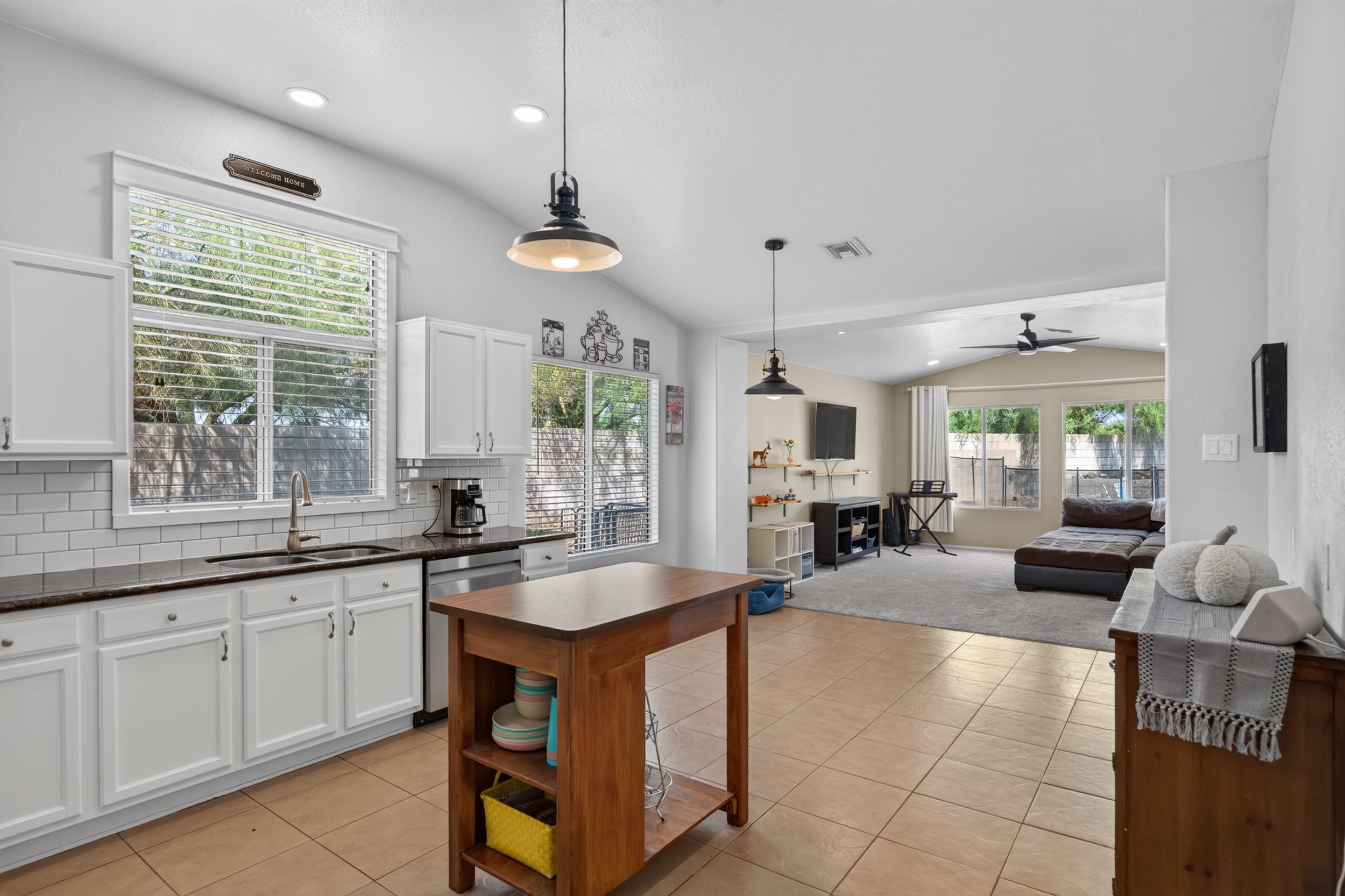 21 Kitchen photo a.jpg