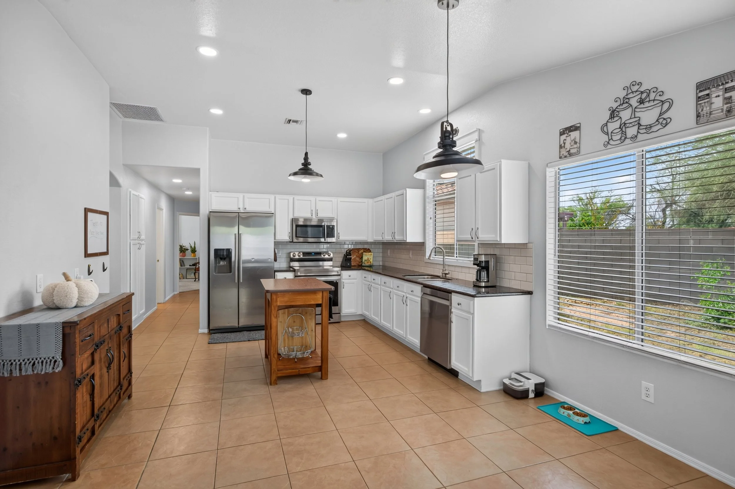 22 Kitchen photo b.jpg