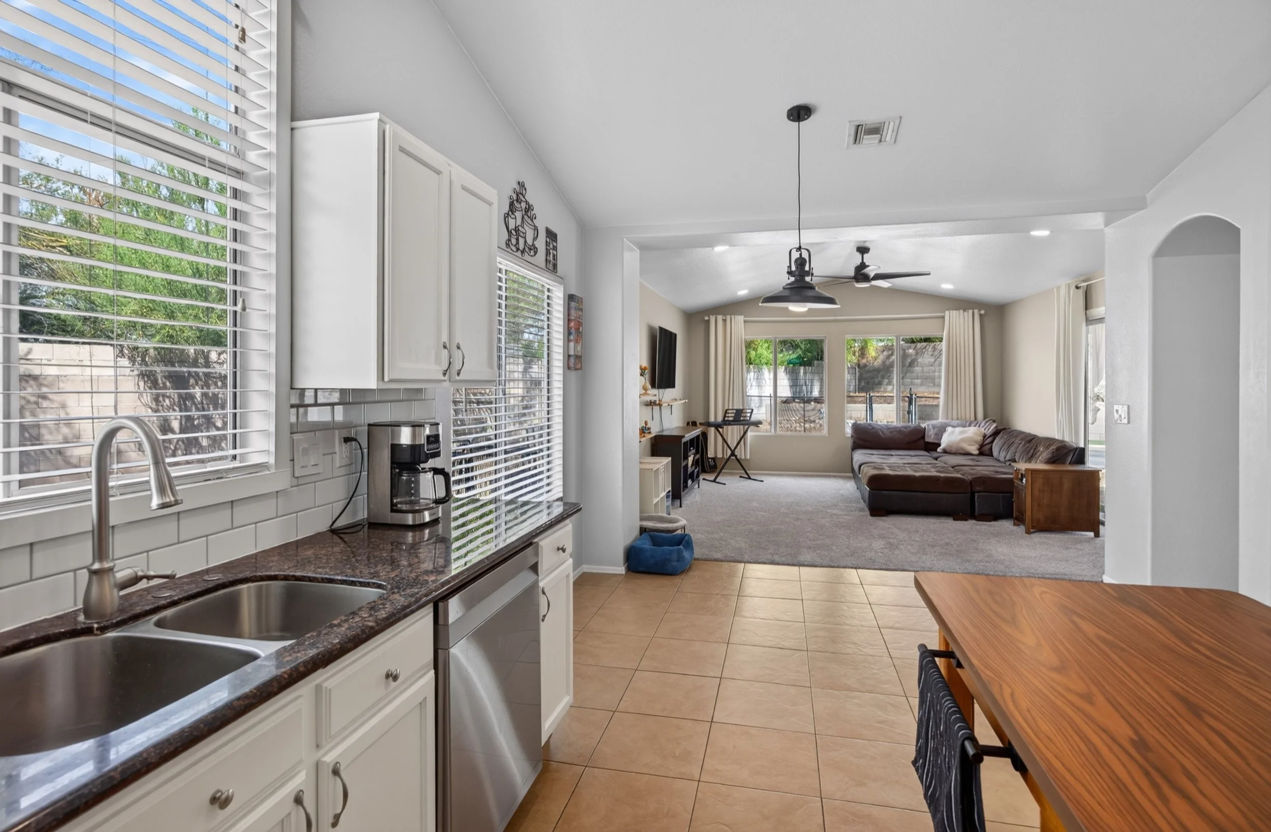 24 Kitchen photo d.jpg
