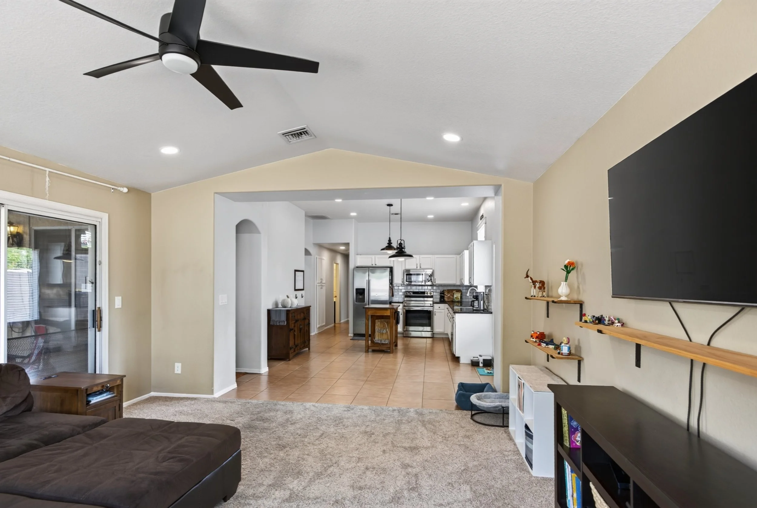 27 Family Room photo c.jpg