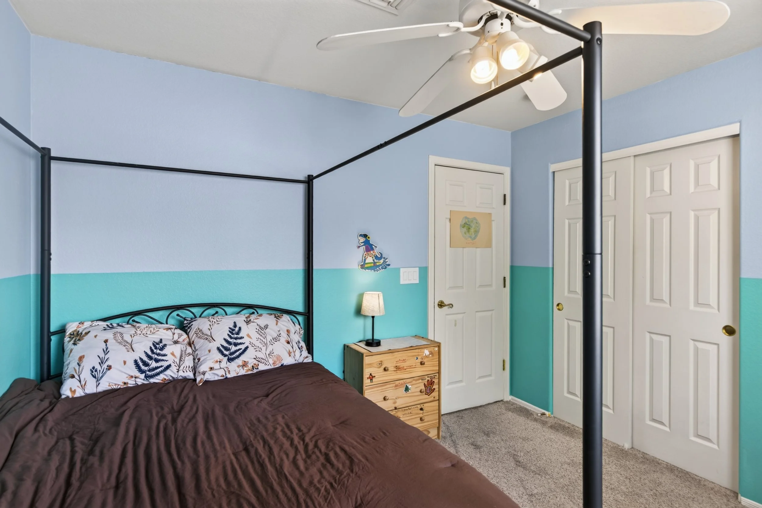 29 Bedroom 1 photo b.jpg