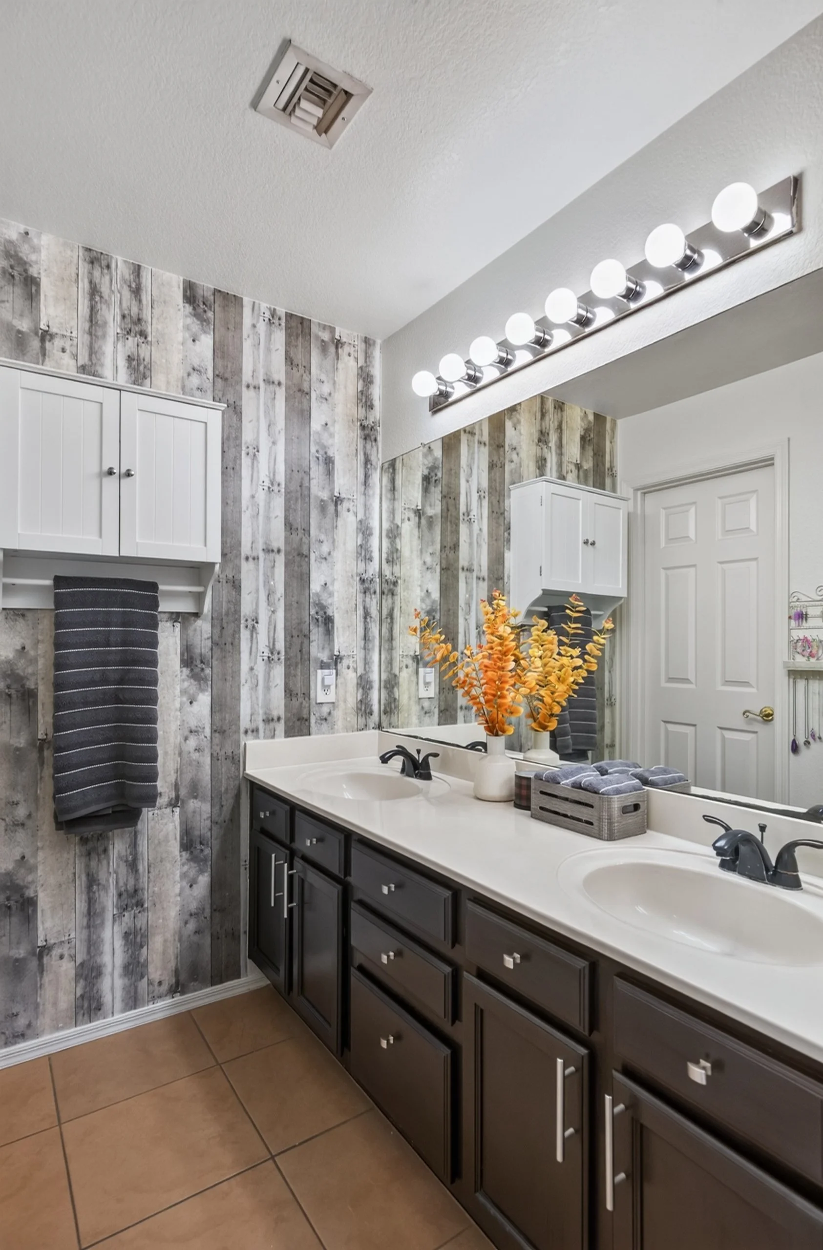 34 Bathroom photo a.jpg
