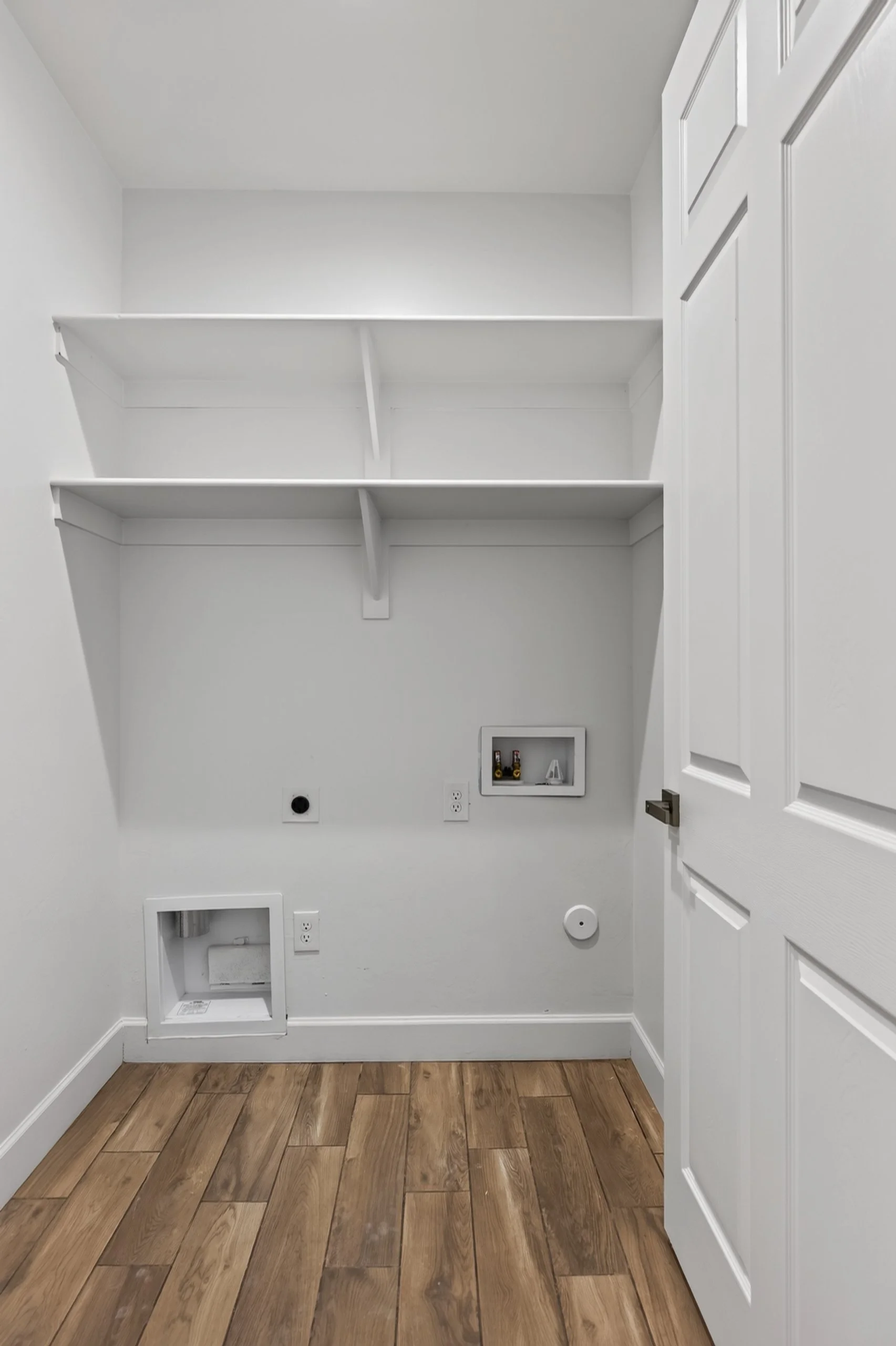 10 Laundry Room.jpg