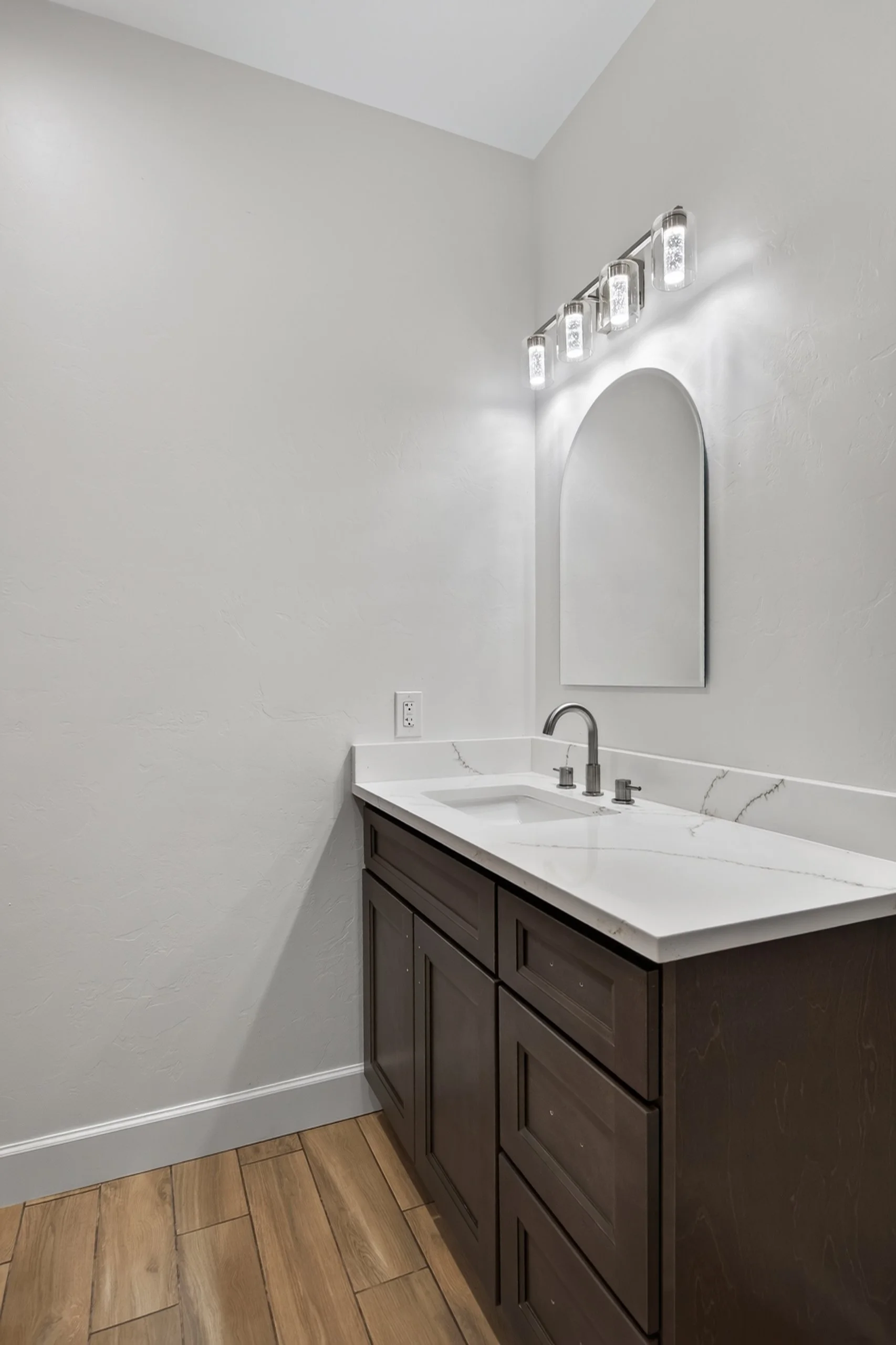 13 Bathroom photo a.jpg