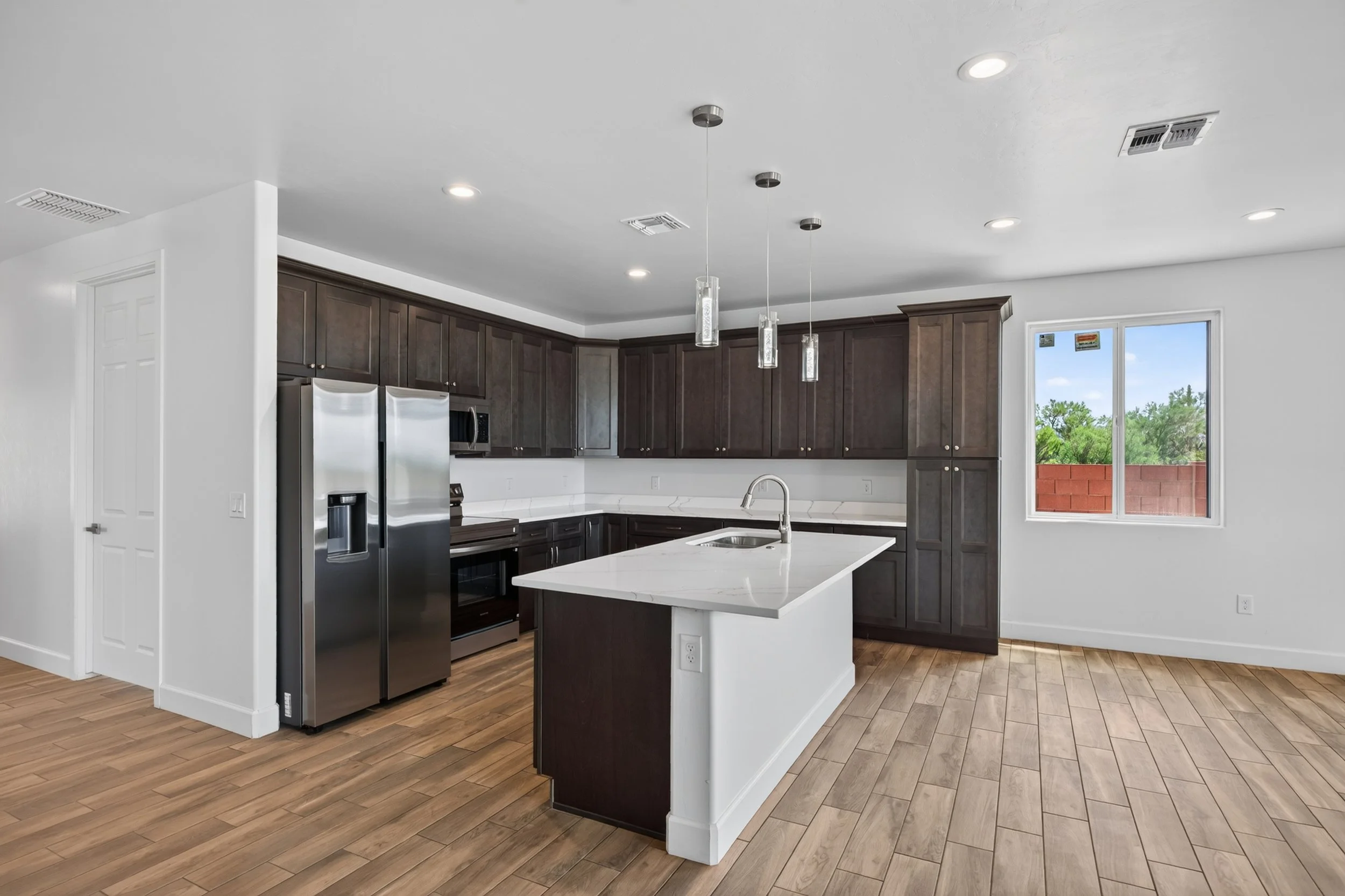 18 Kitchen photo b.jpg