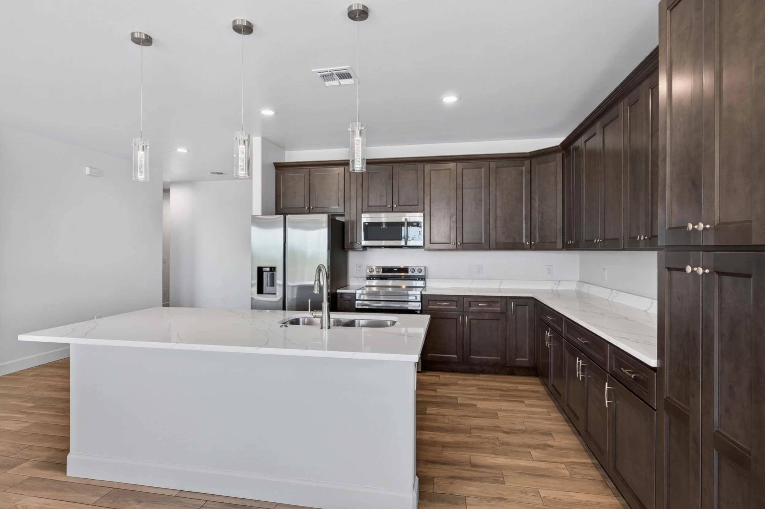 19 Kitchen photo c.jpg