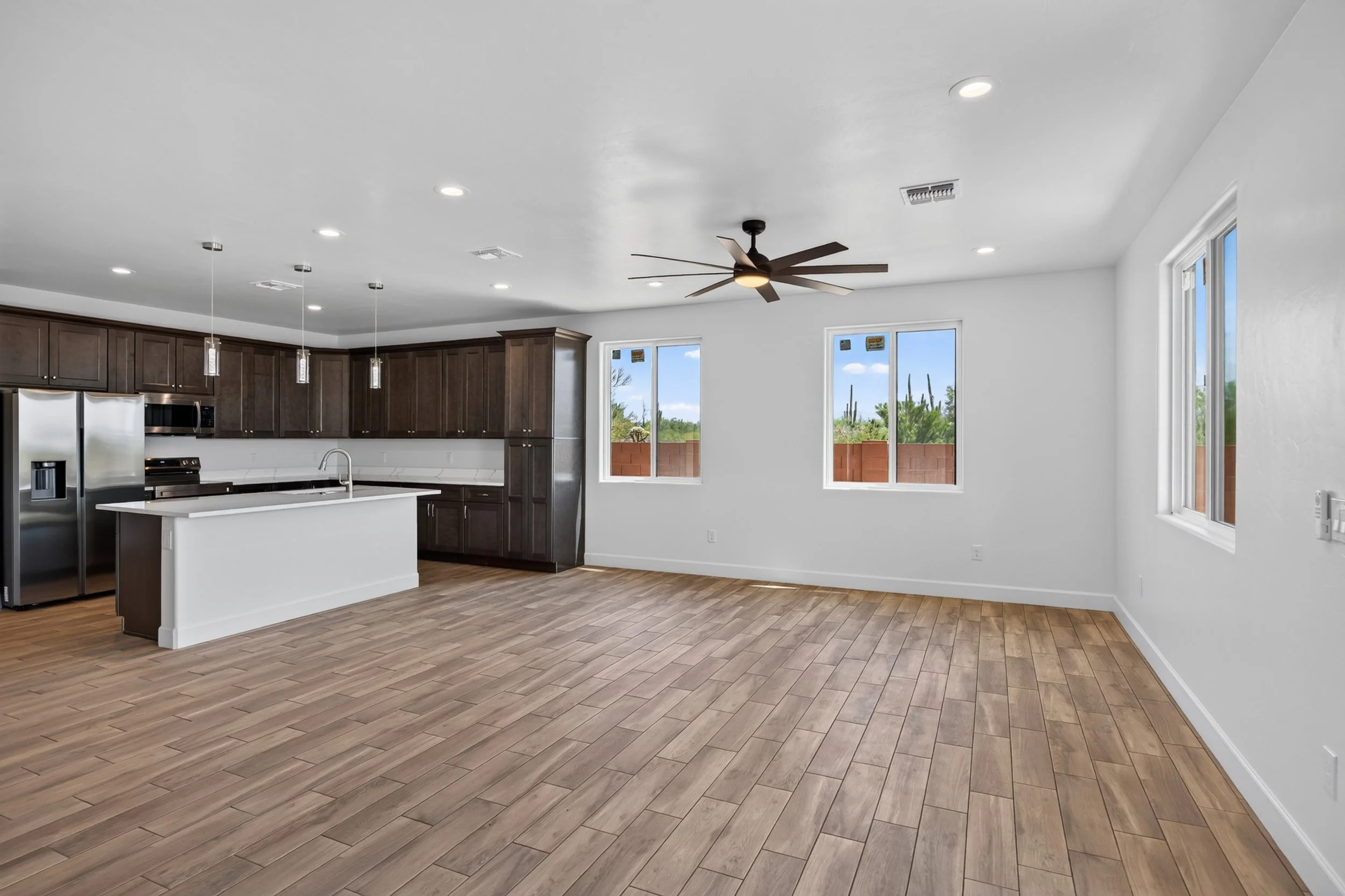 25Living Room photo d.jpg