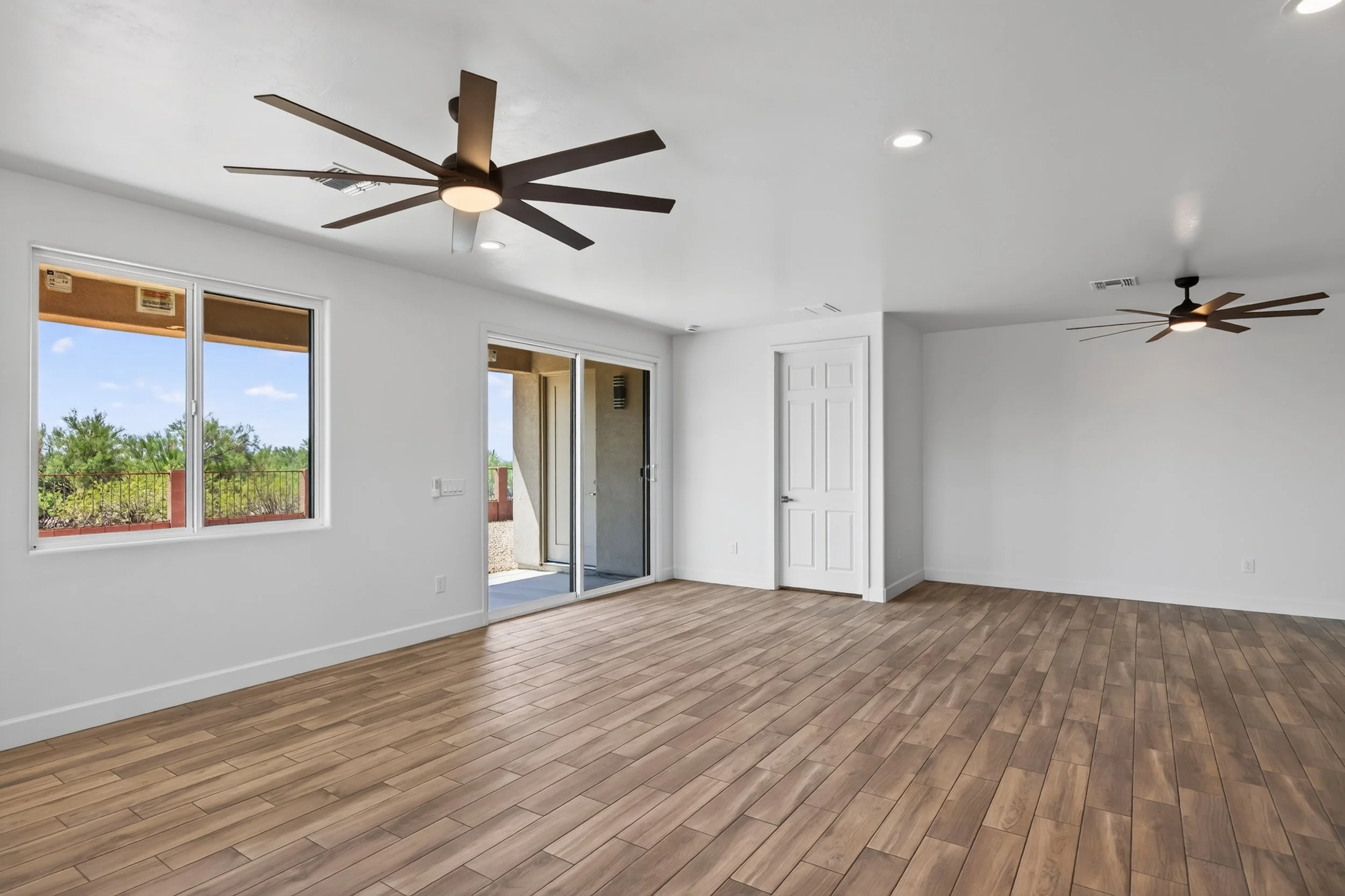 27 Living Room photo f.jpg