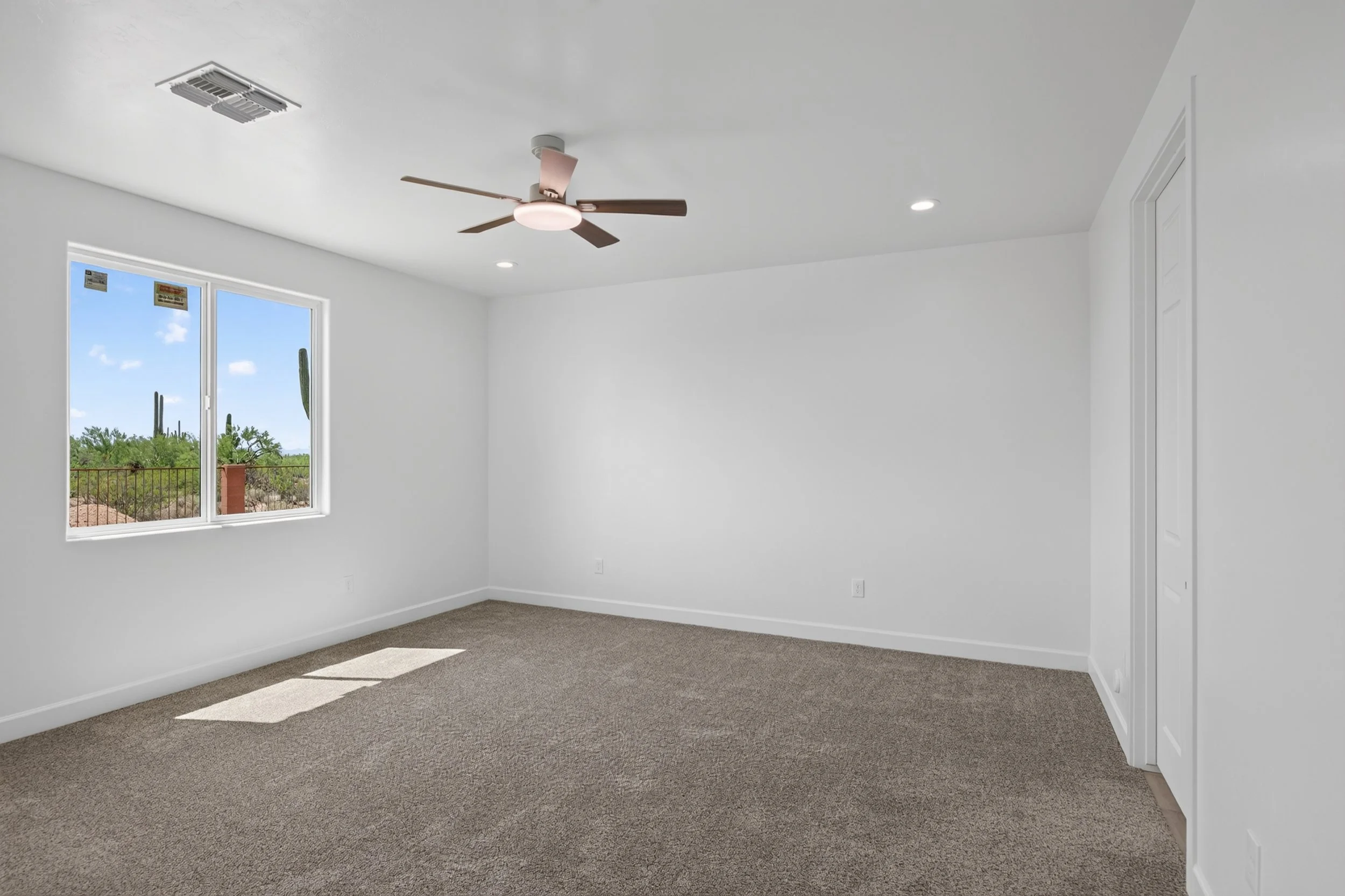 28 Main Bedroom photo a.jpg