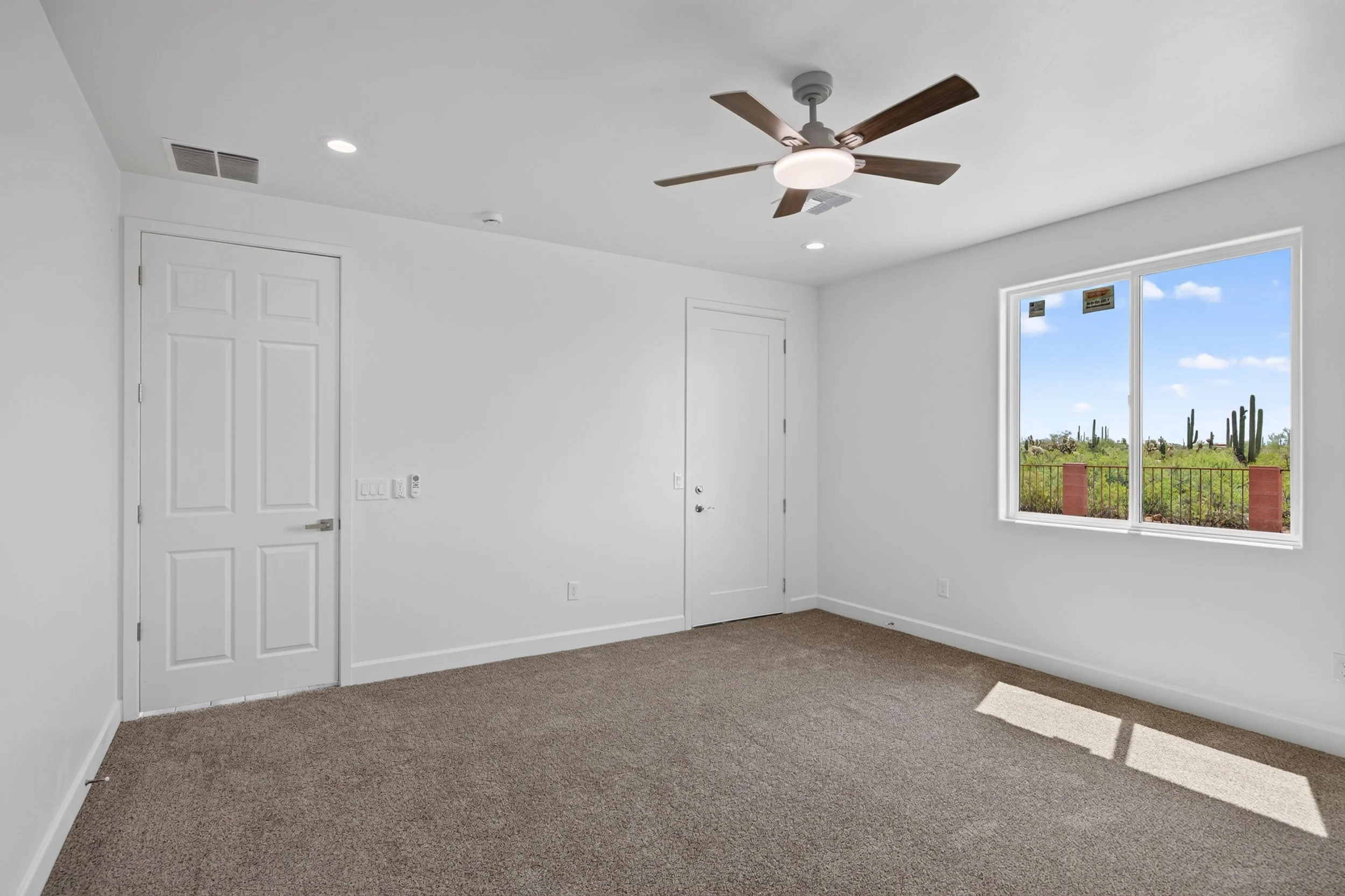 29 Main Bedroom photo b.jpg