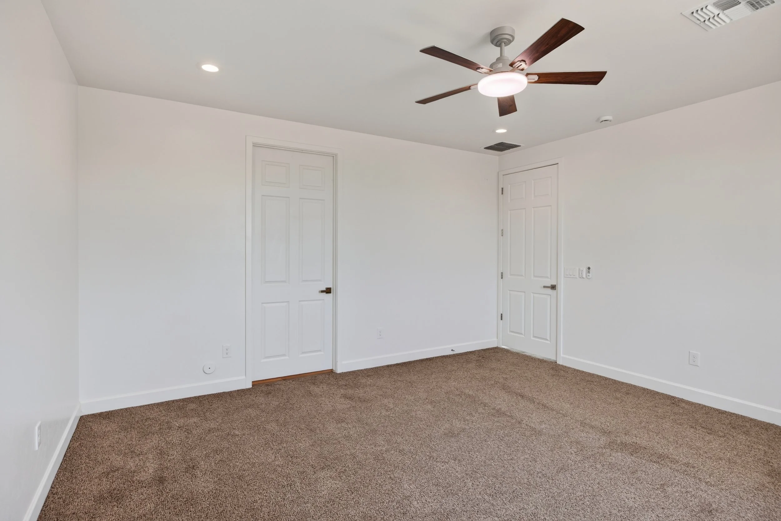 30 Main Bedroom photo c.jpg