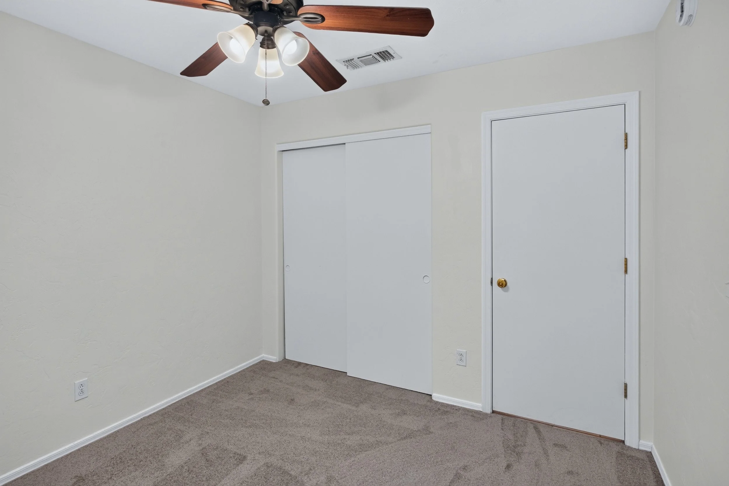 13 Bedroom 1 photo b.jpg