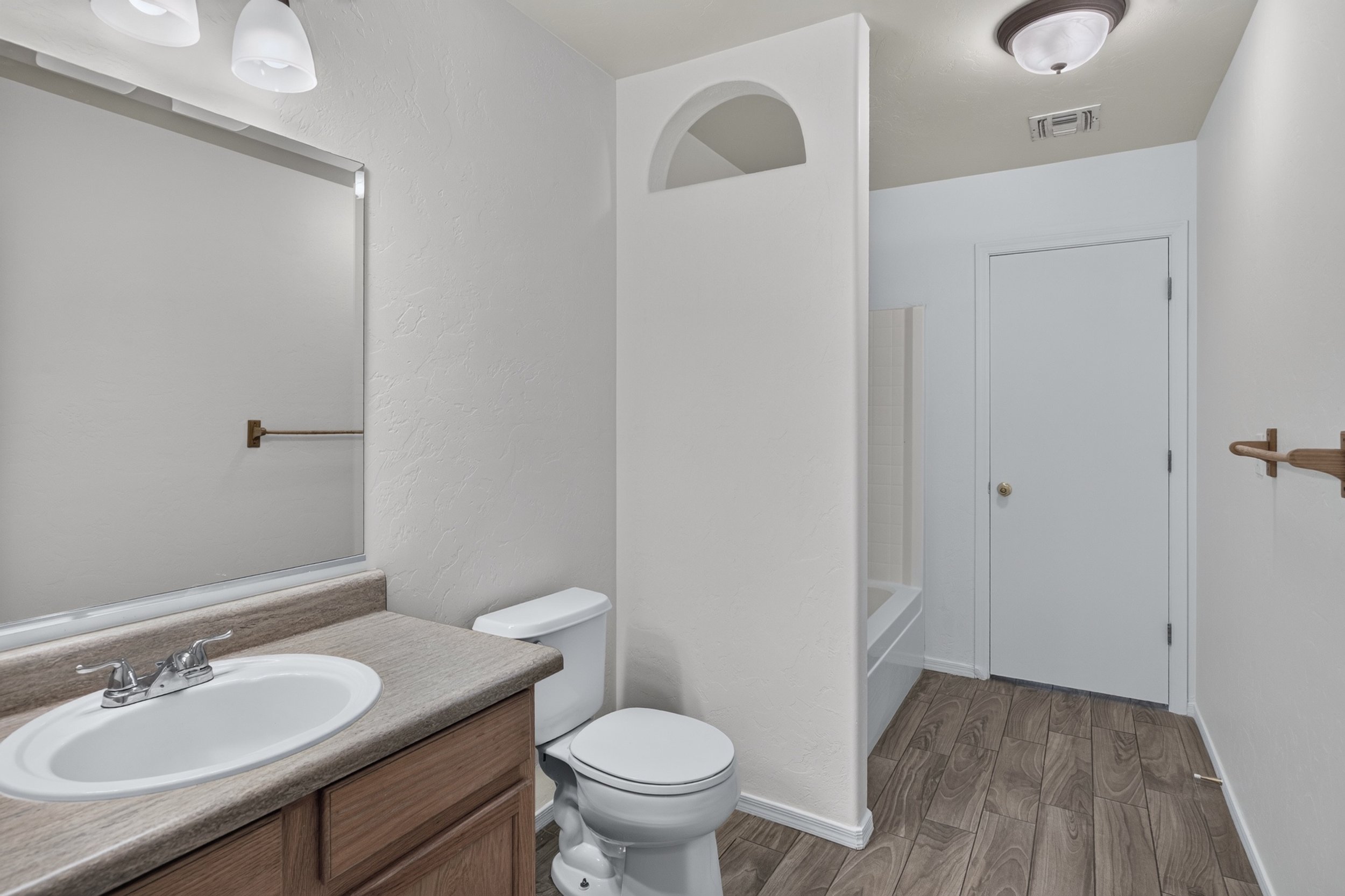 16 Bathroom photo a.jpg