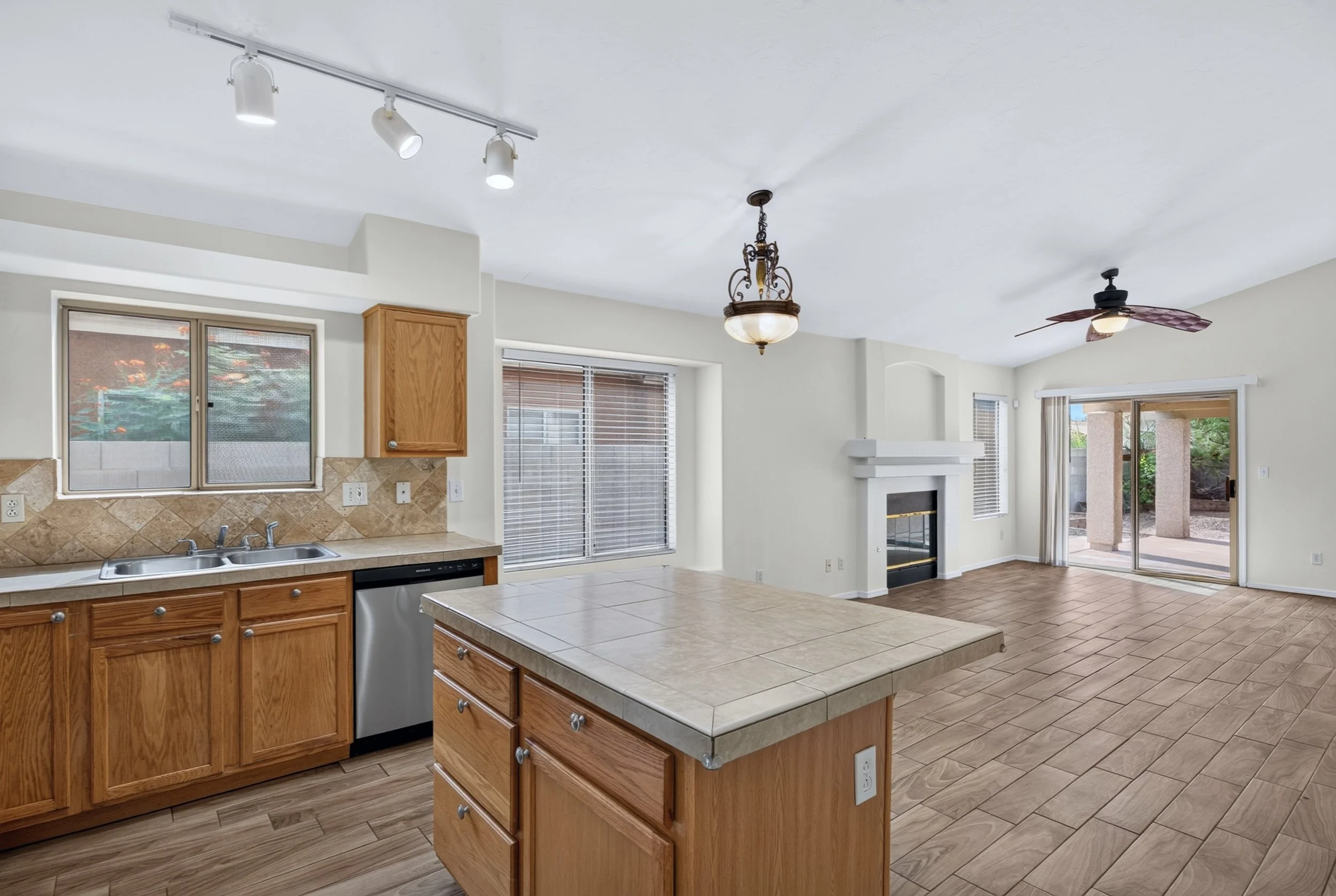 18 Kitchen photo a.jpg