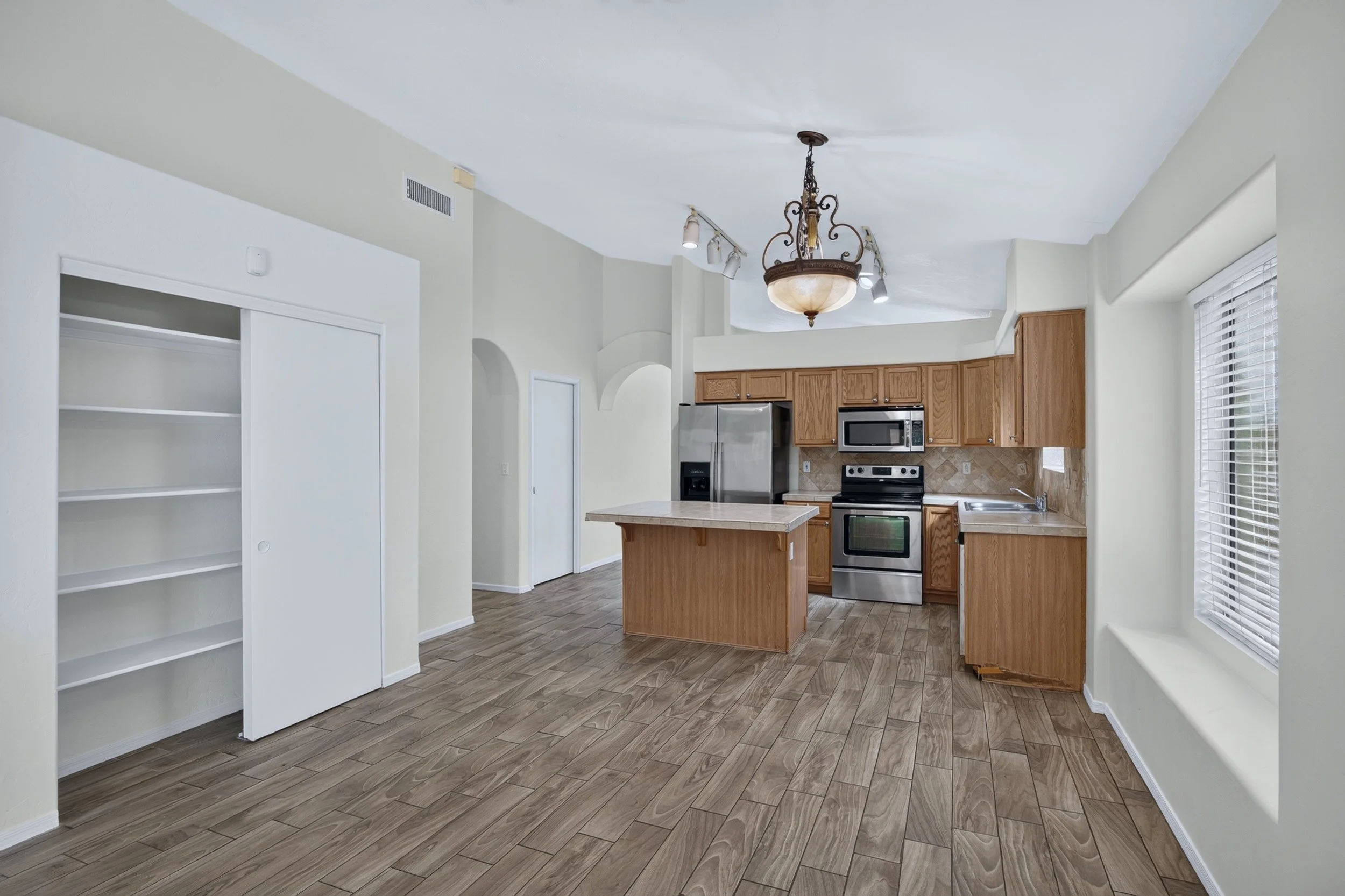 21 Kitchen photo d.jpg