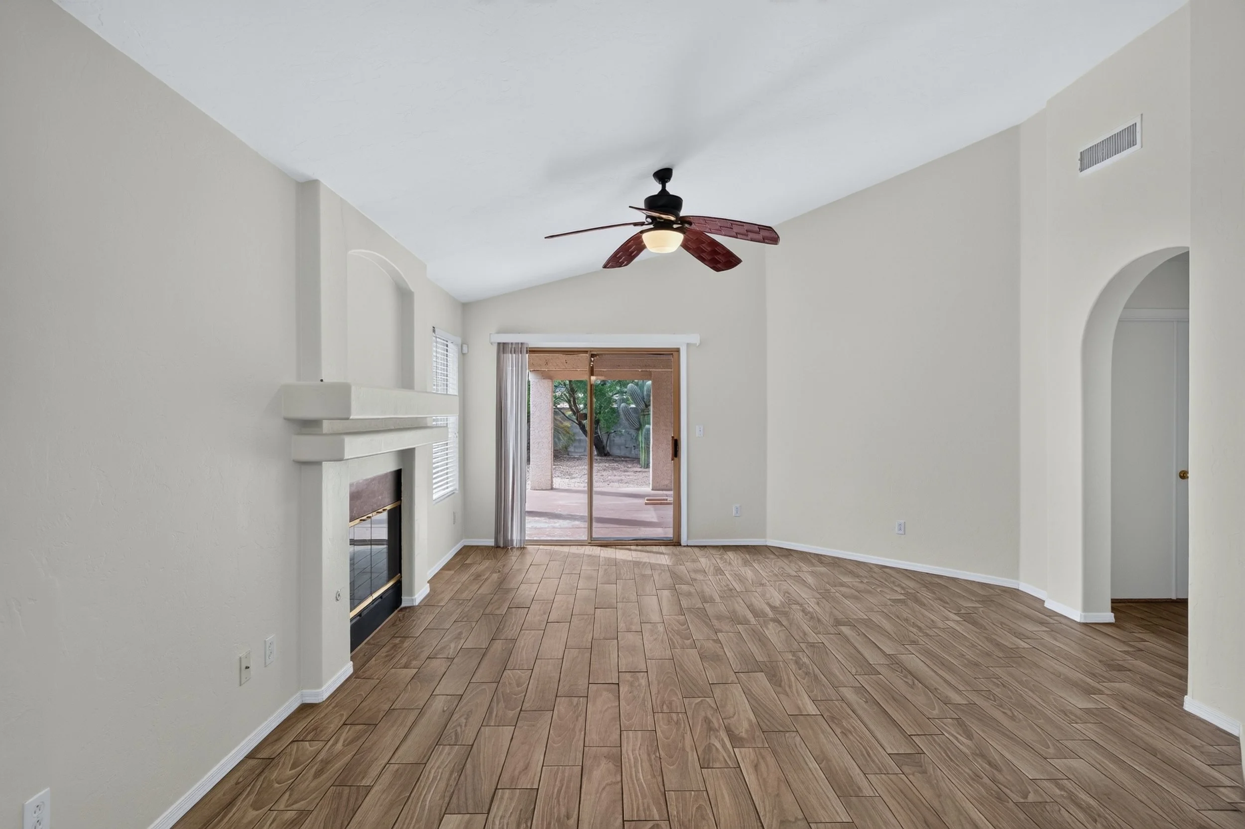 23 Family Room photo a.jpg