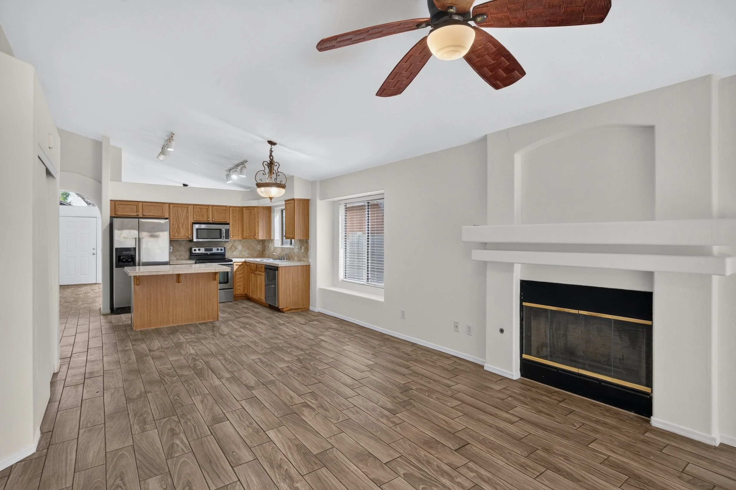 24 Family Room photo b.jpg