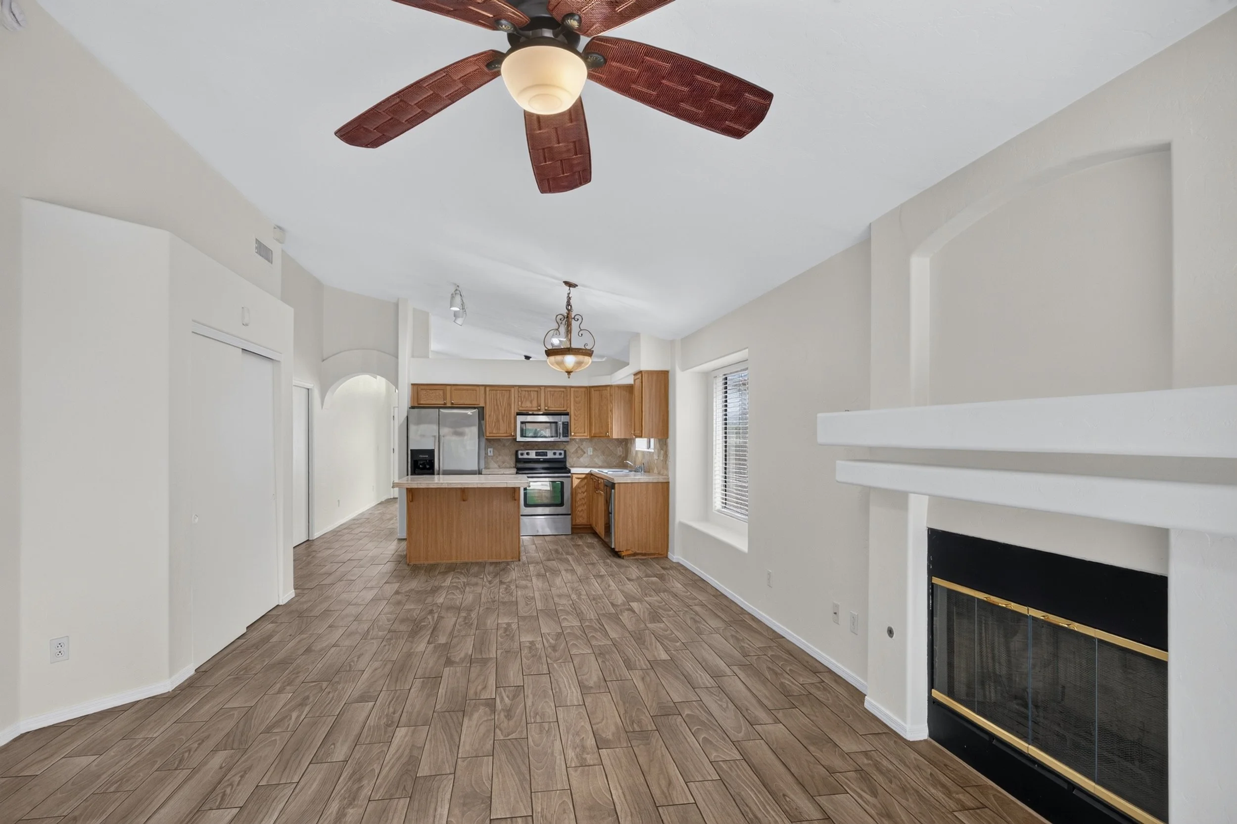25 Family Room photo c.jpg