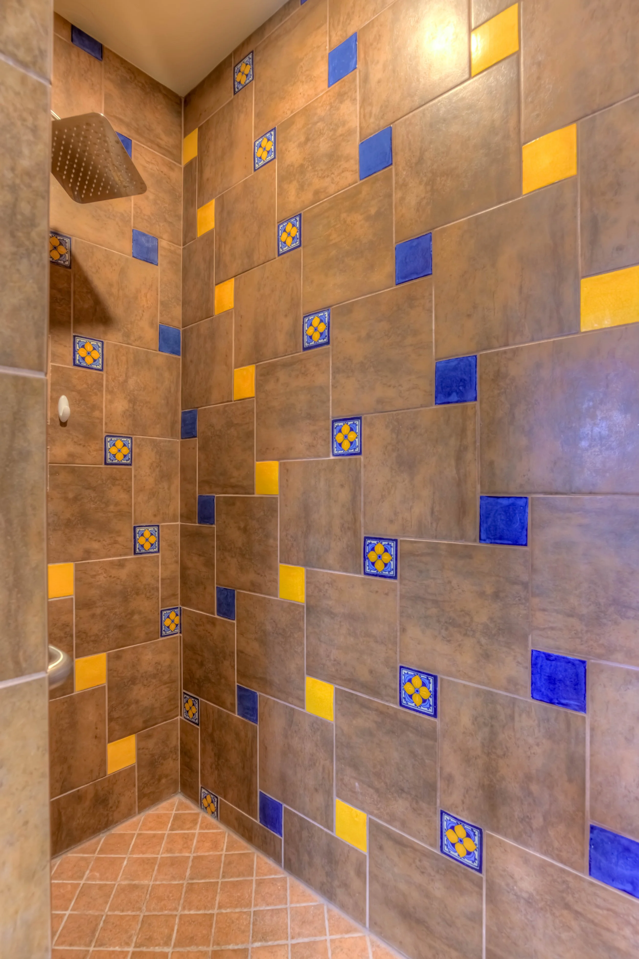 16 Bathroom 1 photo b.jpg