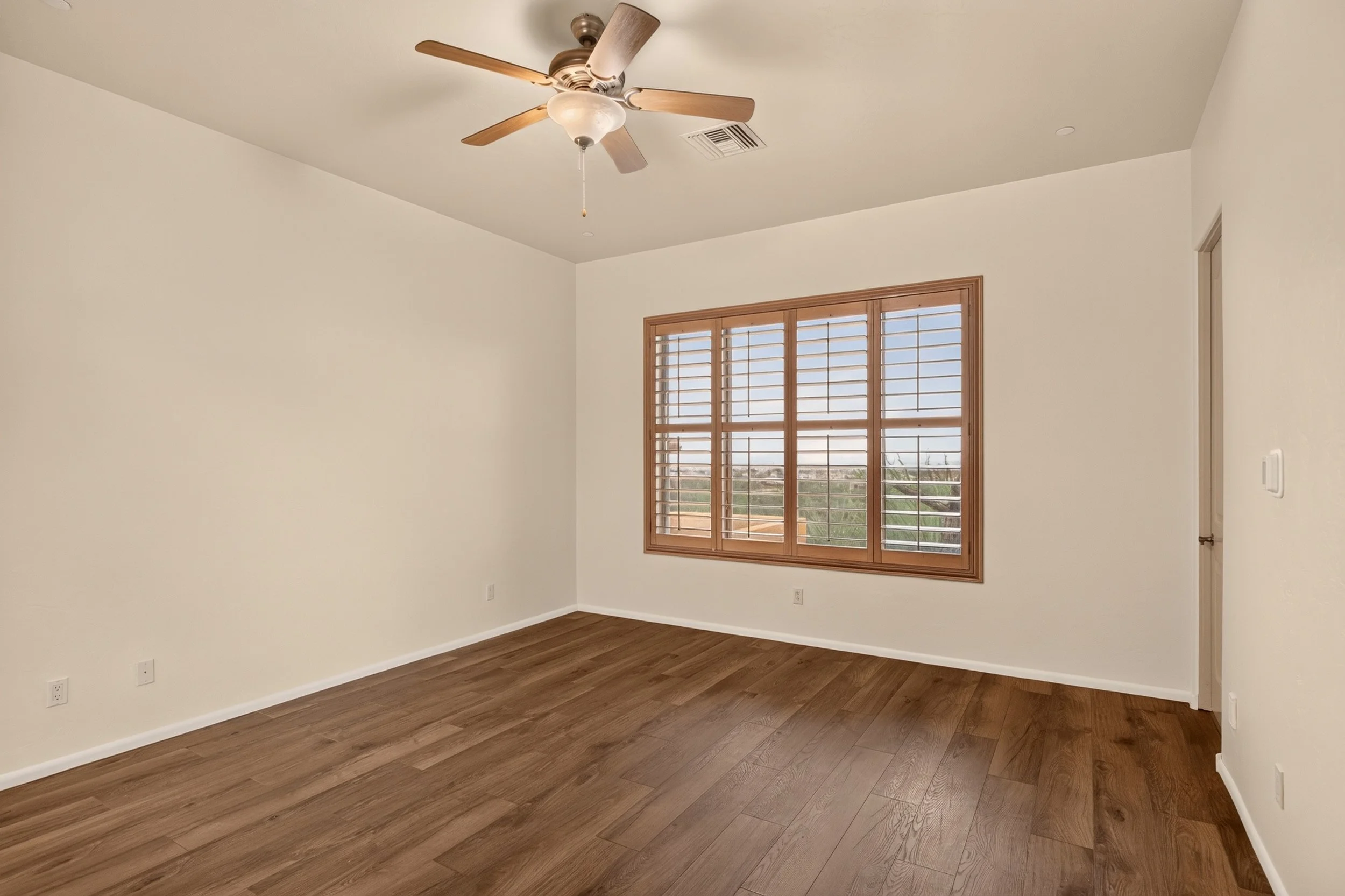 19 Main Bedroom photo a.jpg