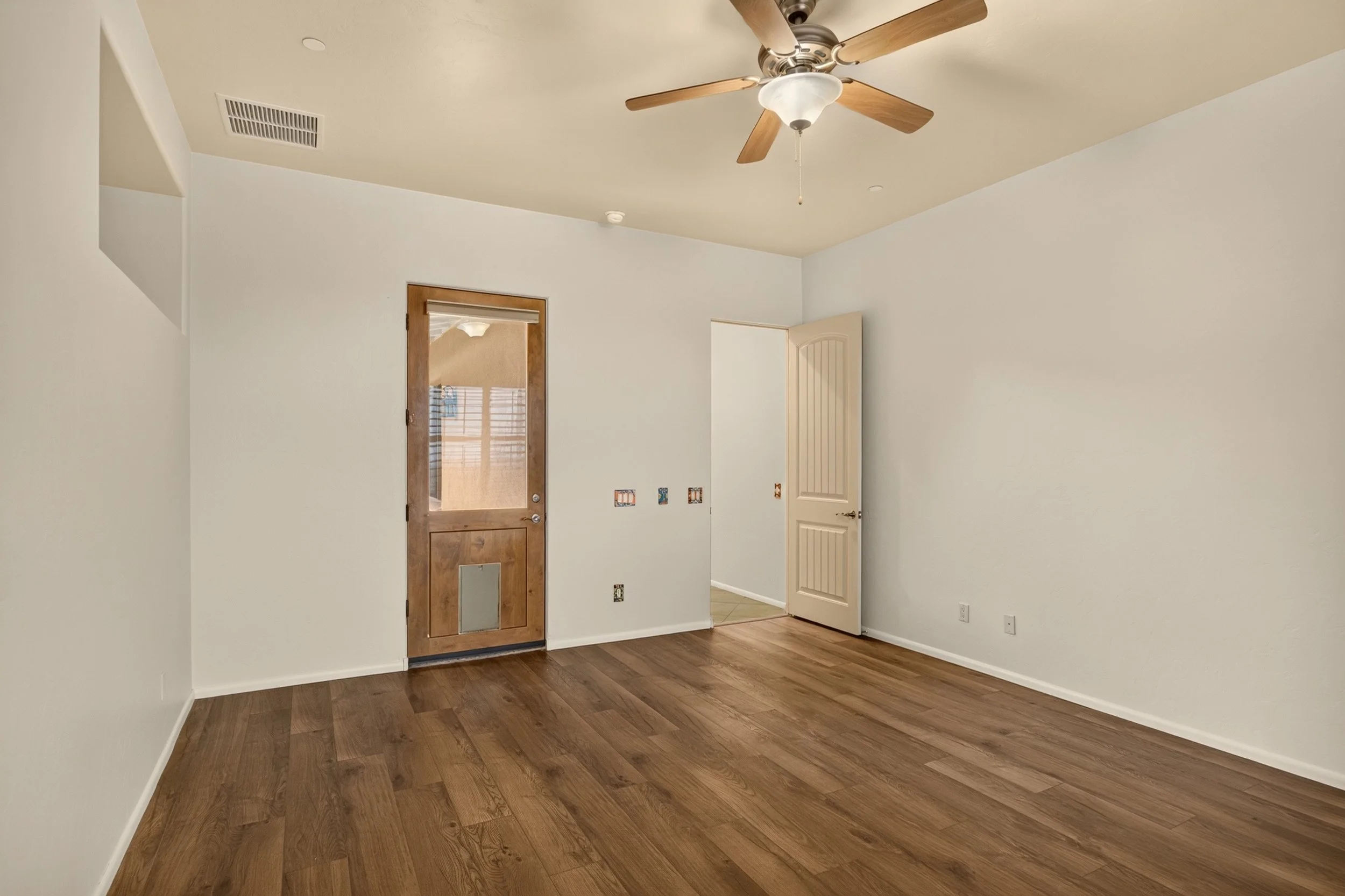 20 Main Bedroom photo b.jpg
