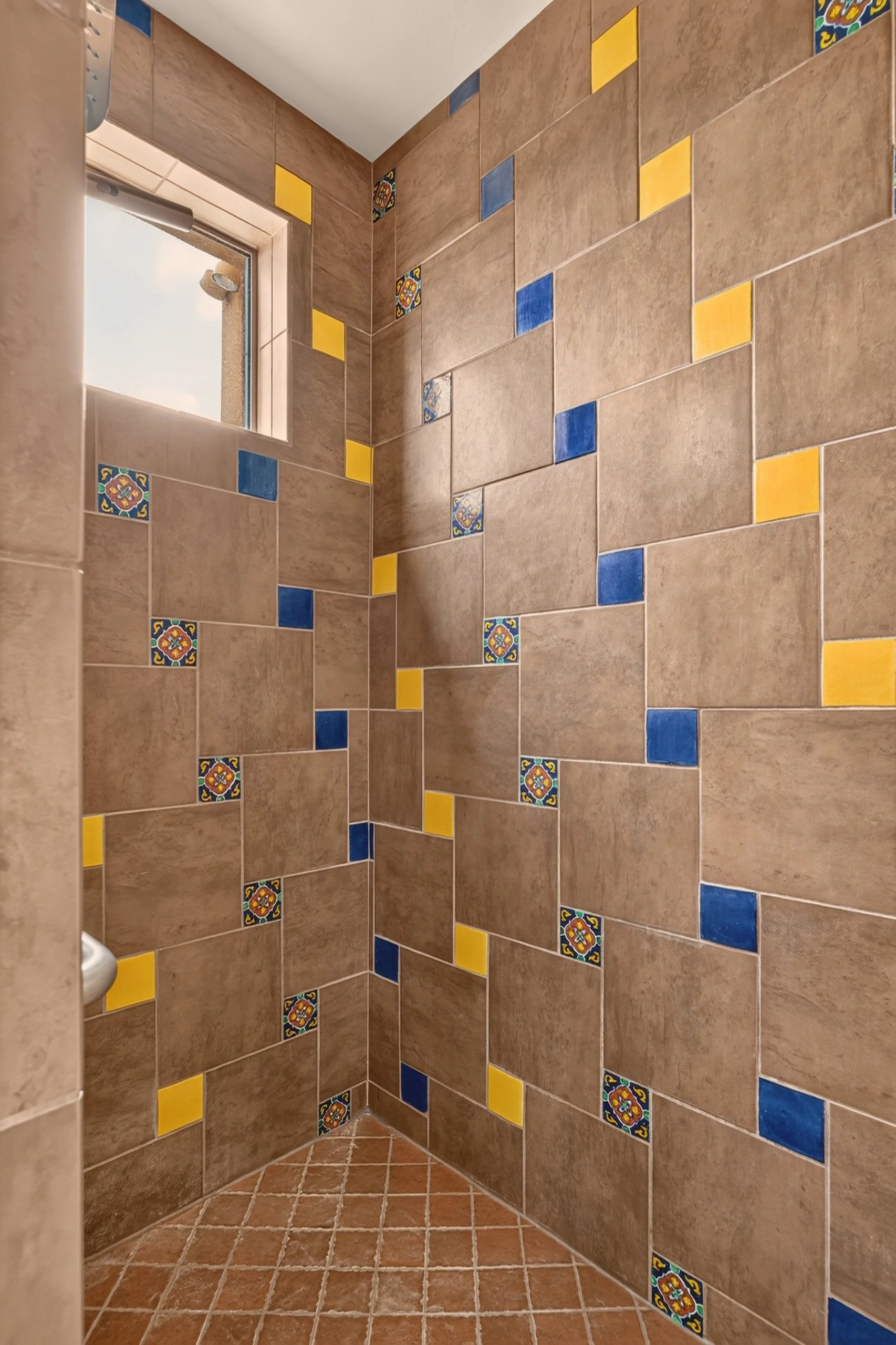 23 Main Bathroom photo b.jpg