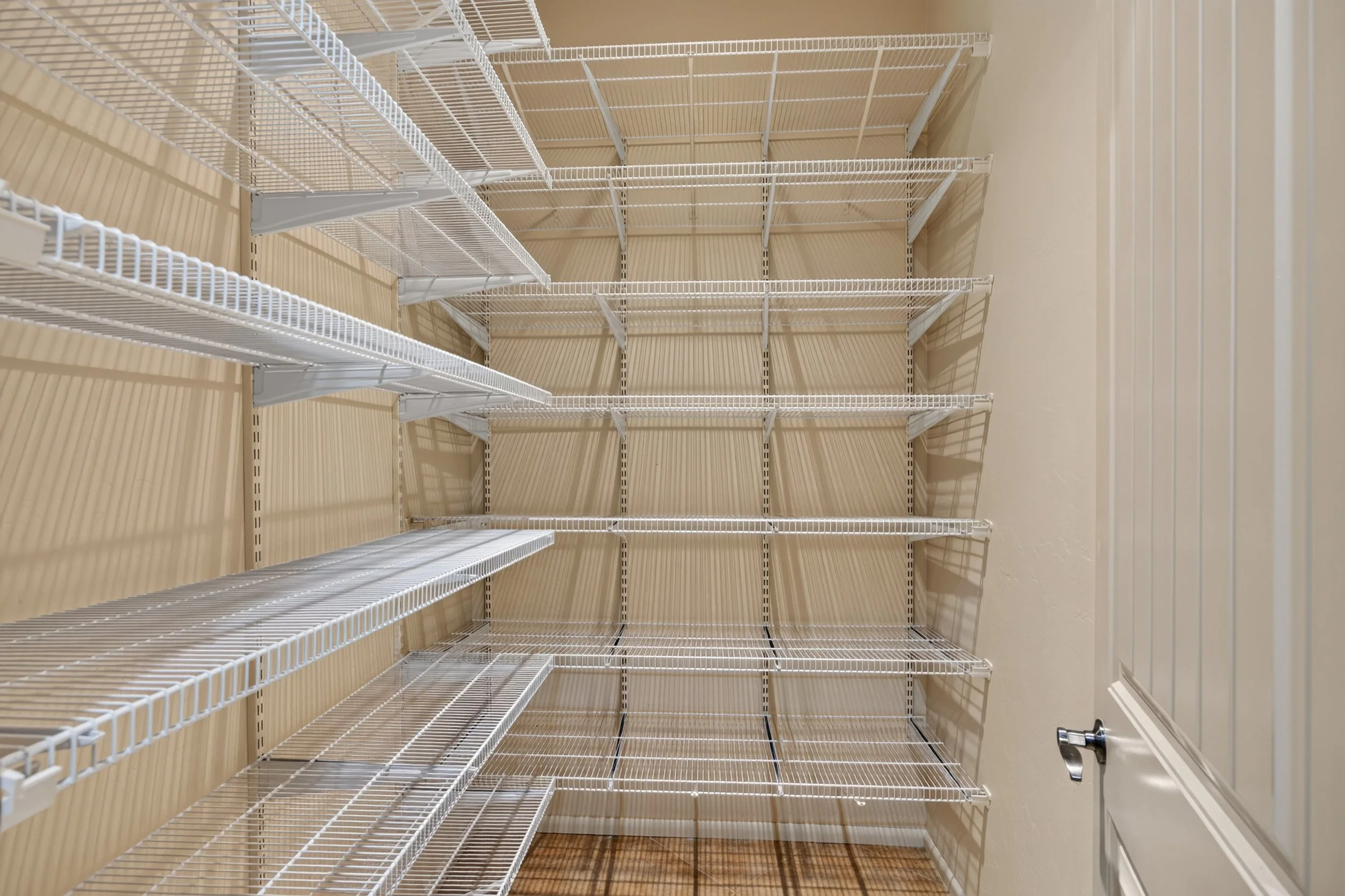 26 Pantry.jpg
