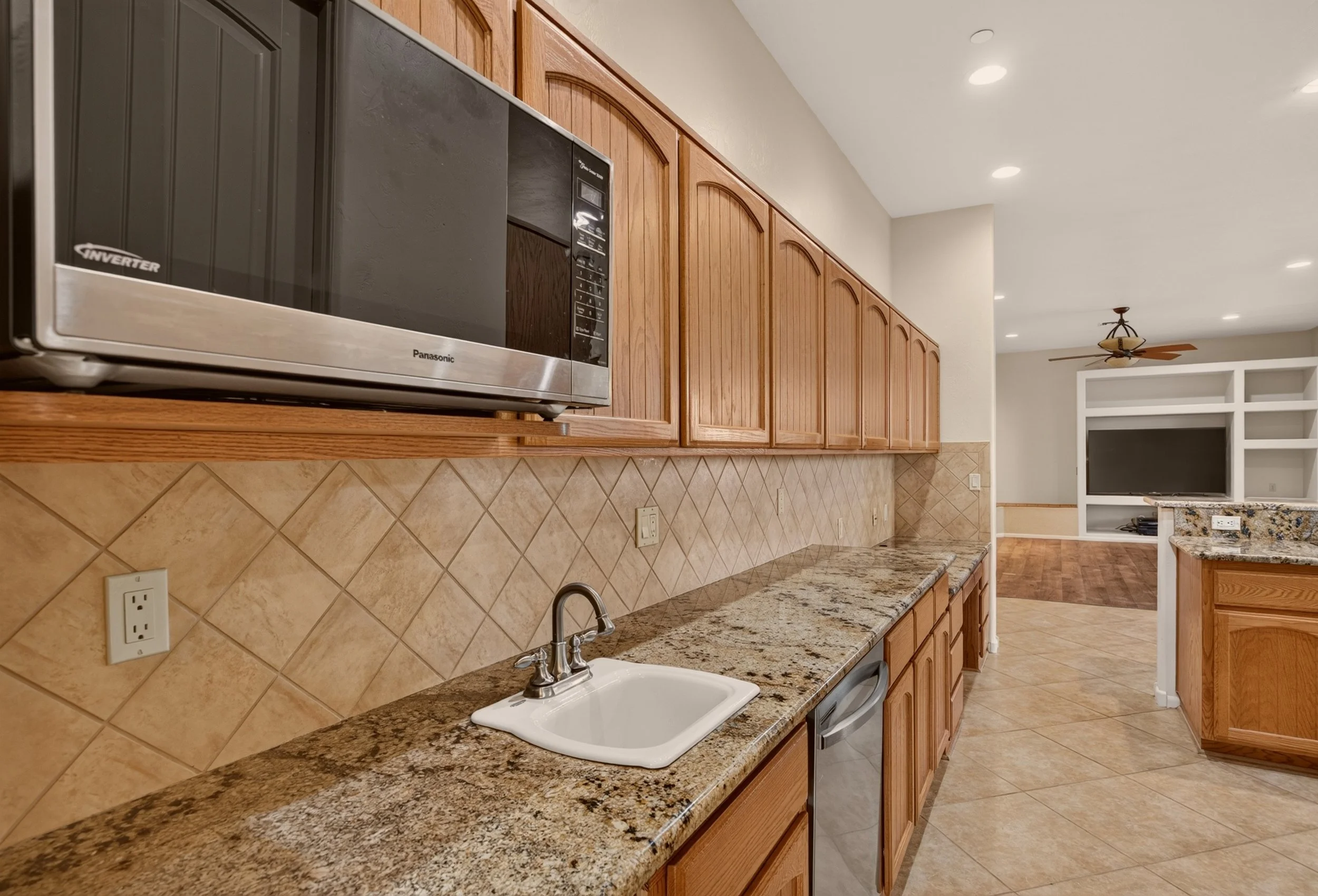 27 Kitchen photo a.jpg