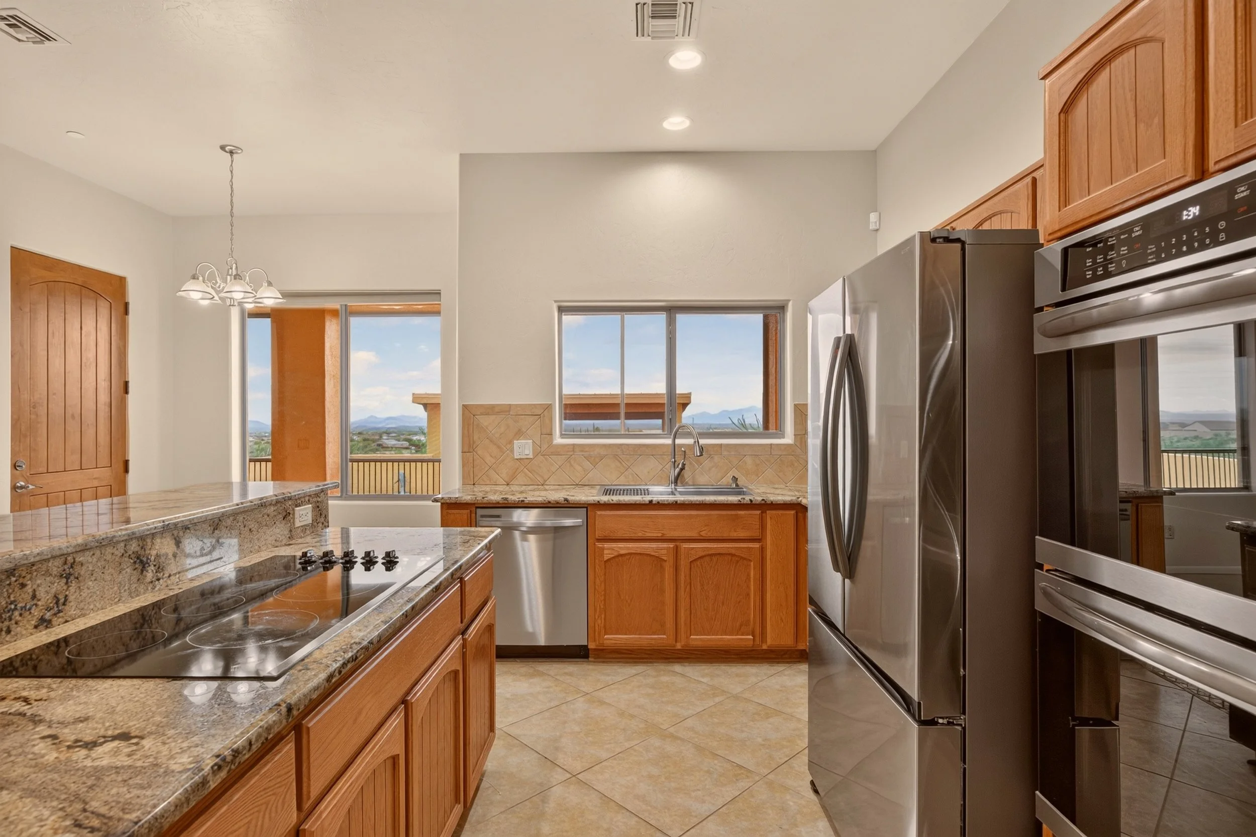 28 Kitchen photo b.jpg