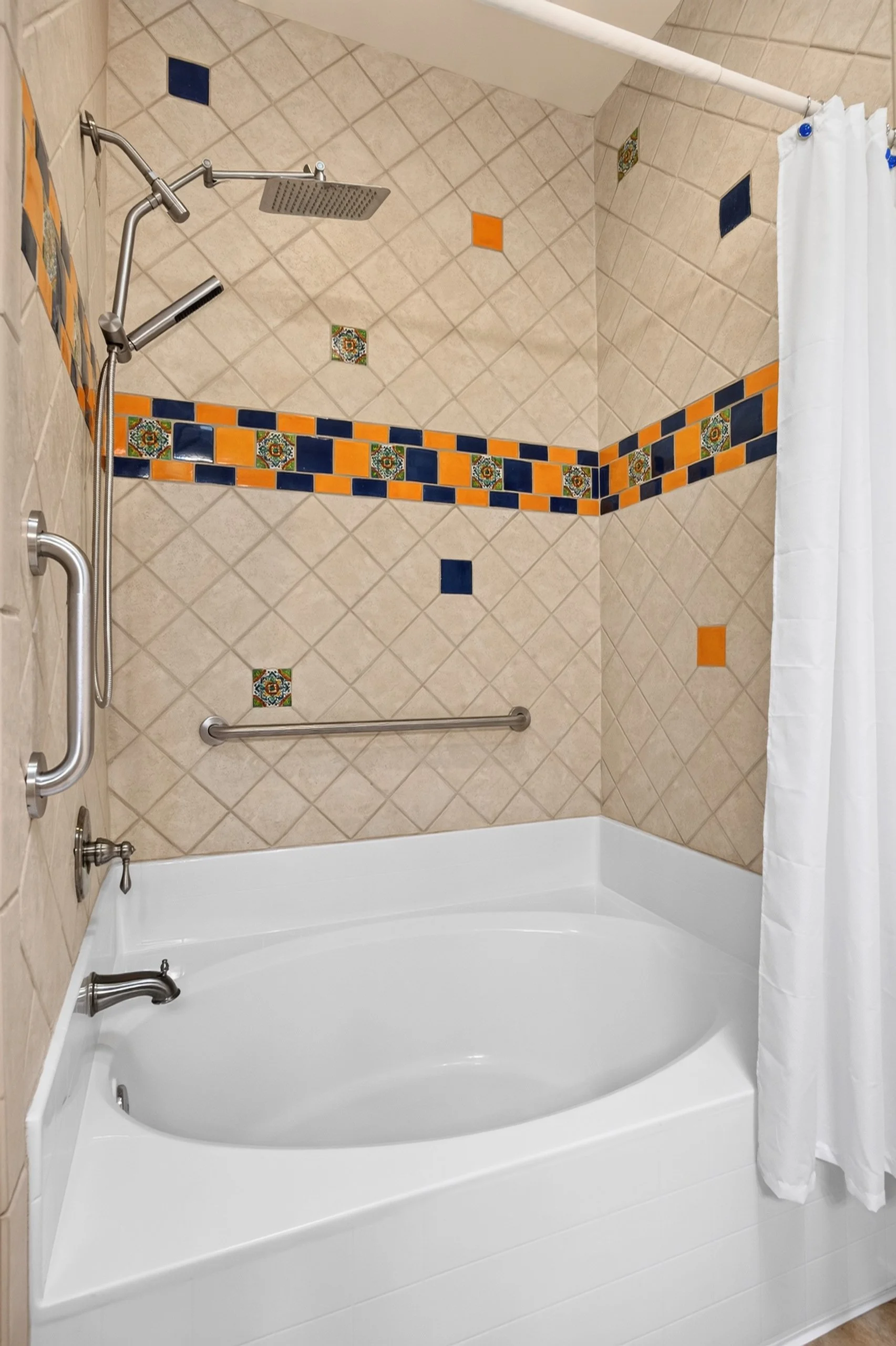 34 Bathroom 2 photo b.jpg