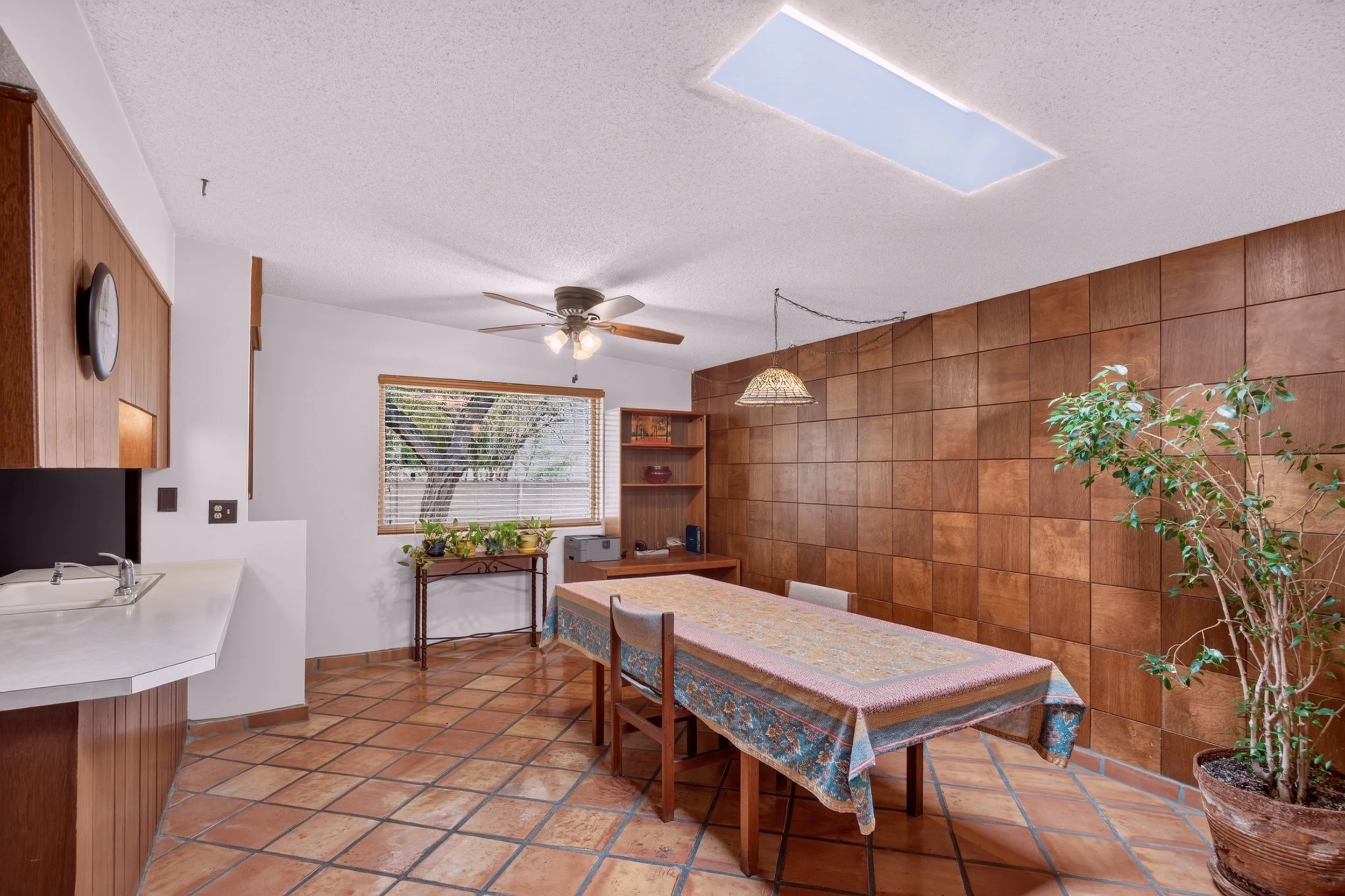 9 Dining Room photo a.jpg