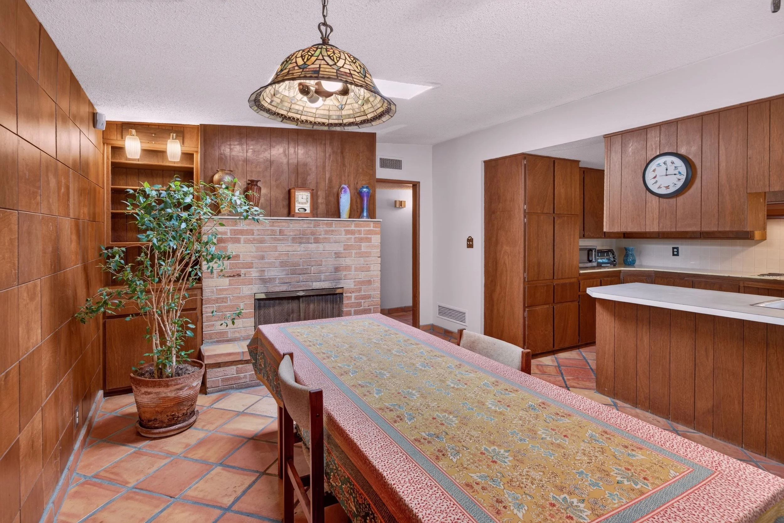 10 Dining Room photo b.jpg