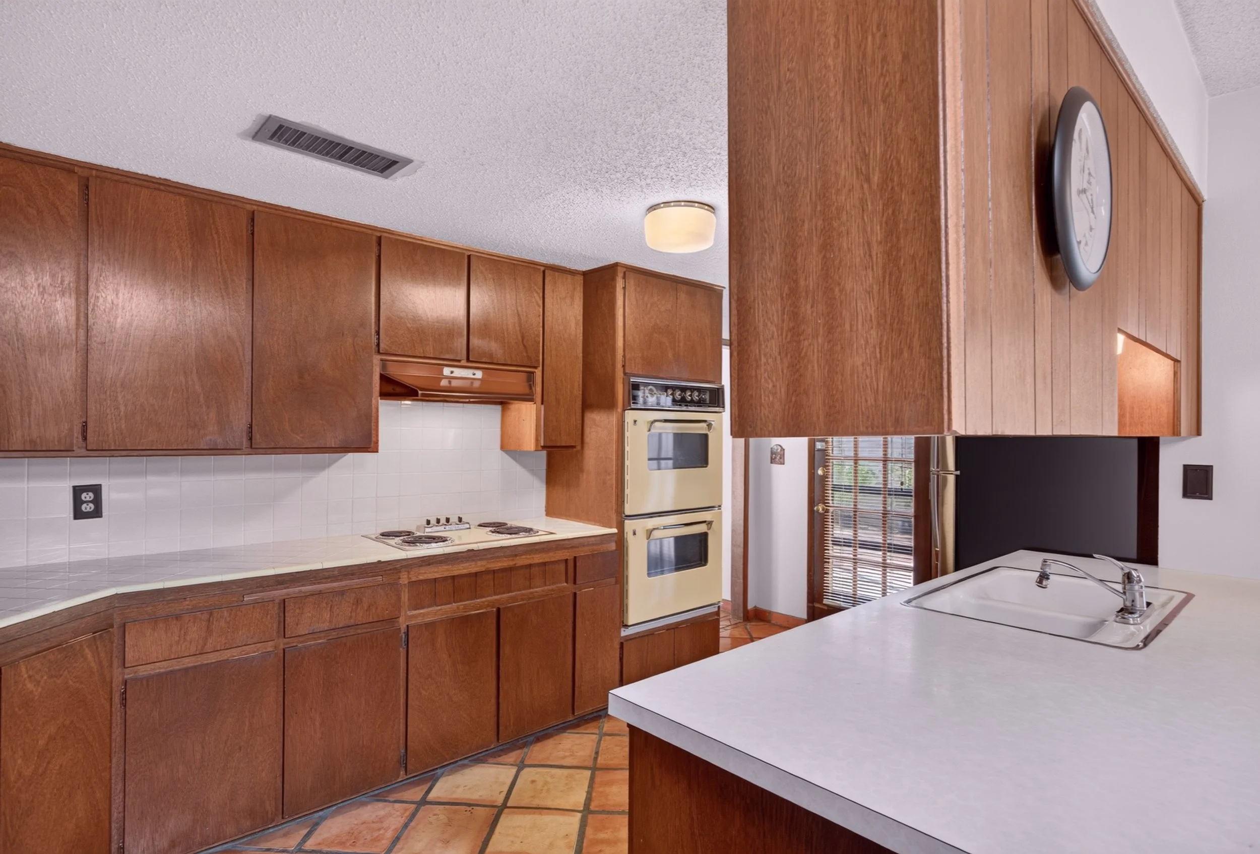 13 Kitchen photo b.jpg