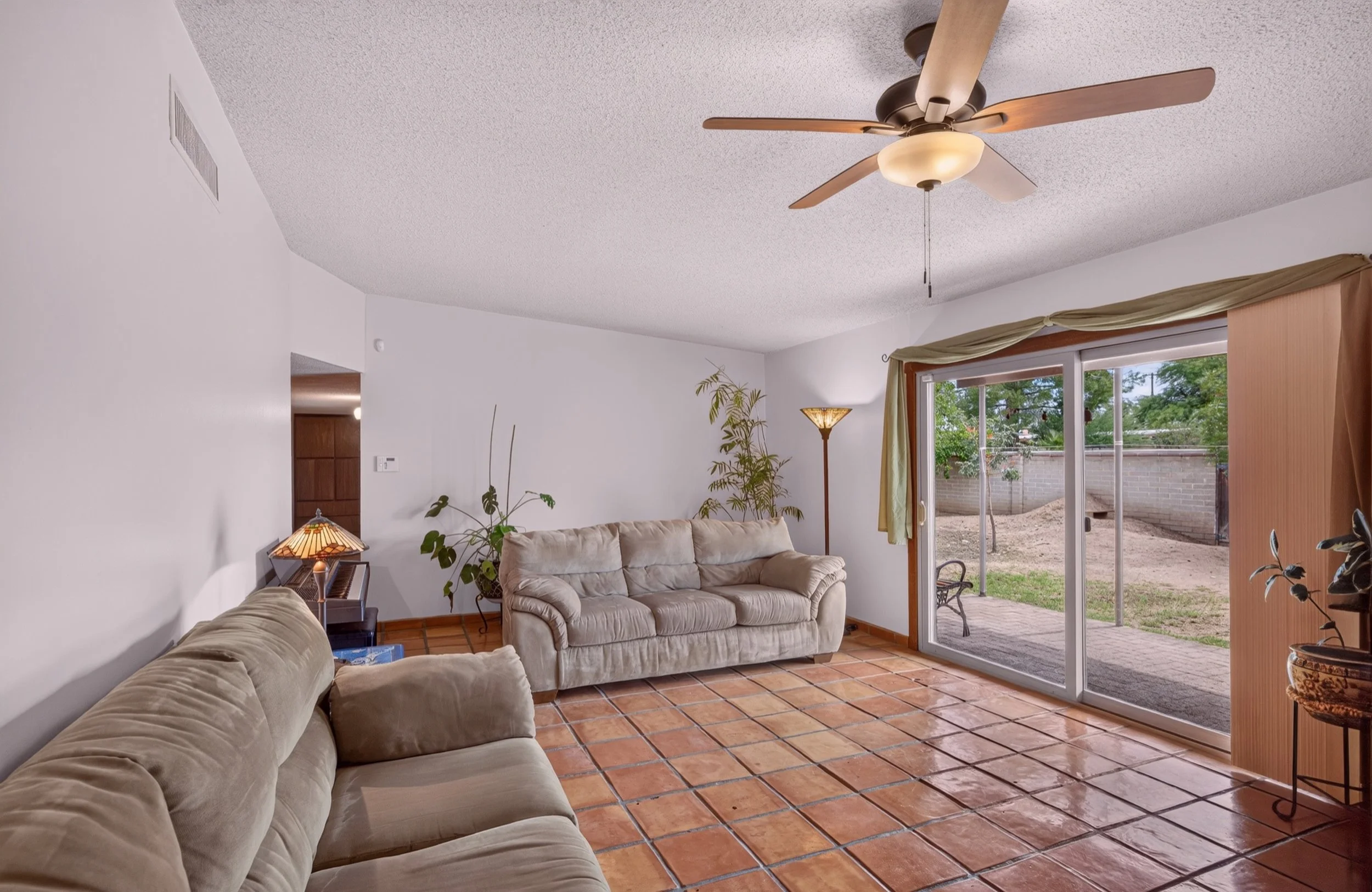 17 Living Room photo b.jpg