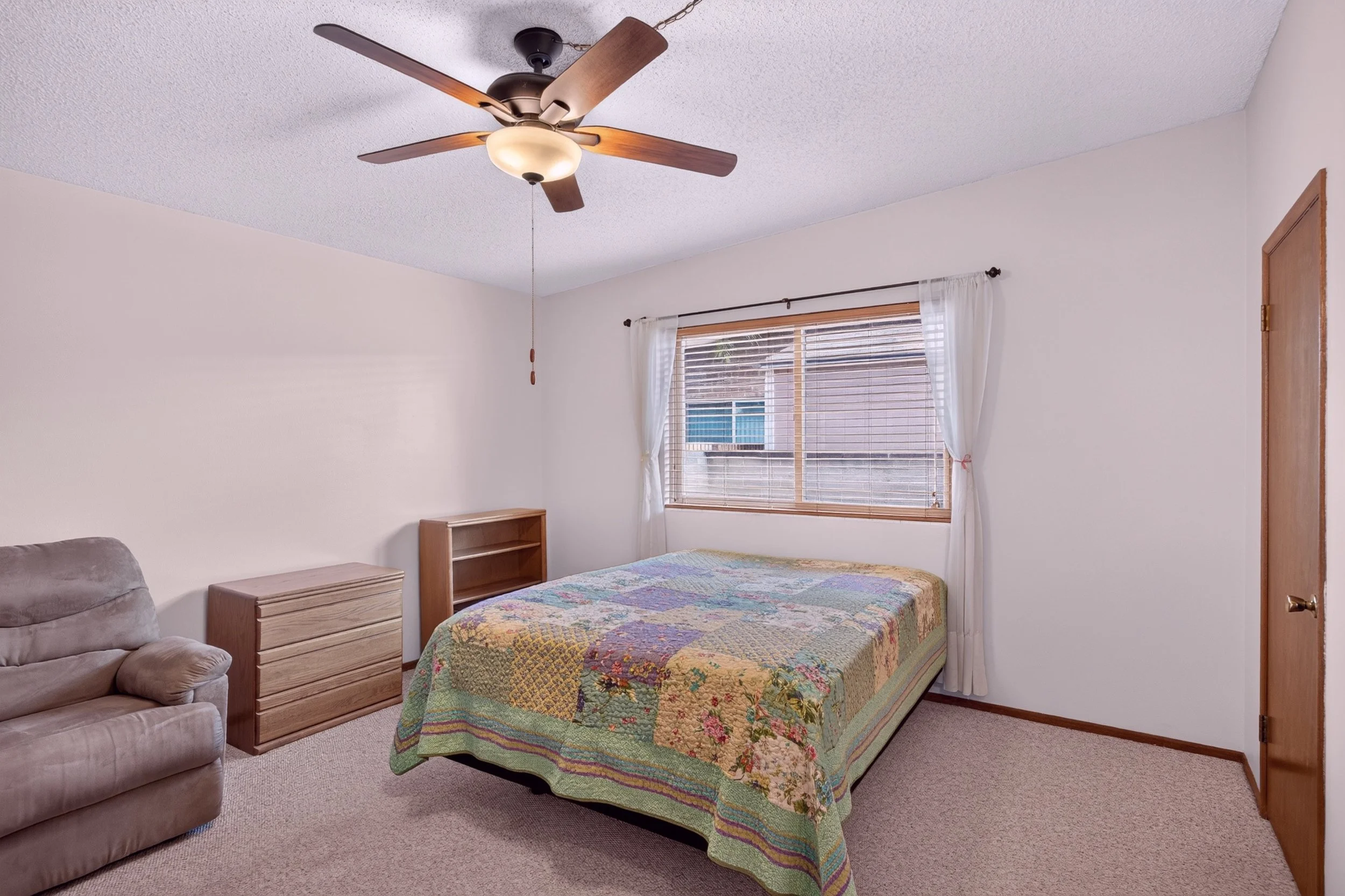 24 Main Bedroom photo a.jpg