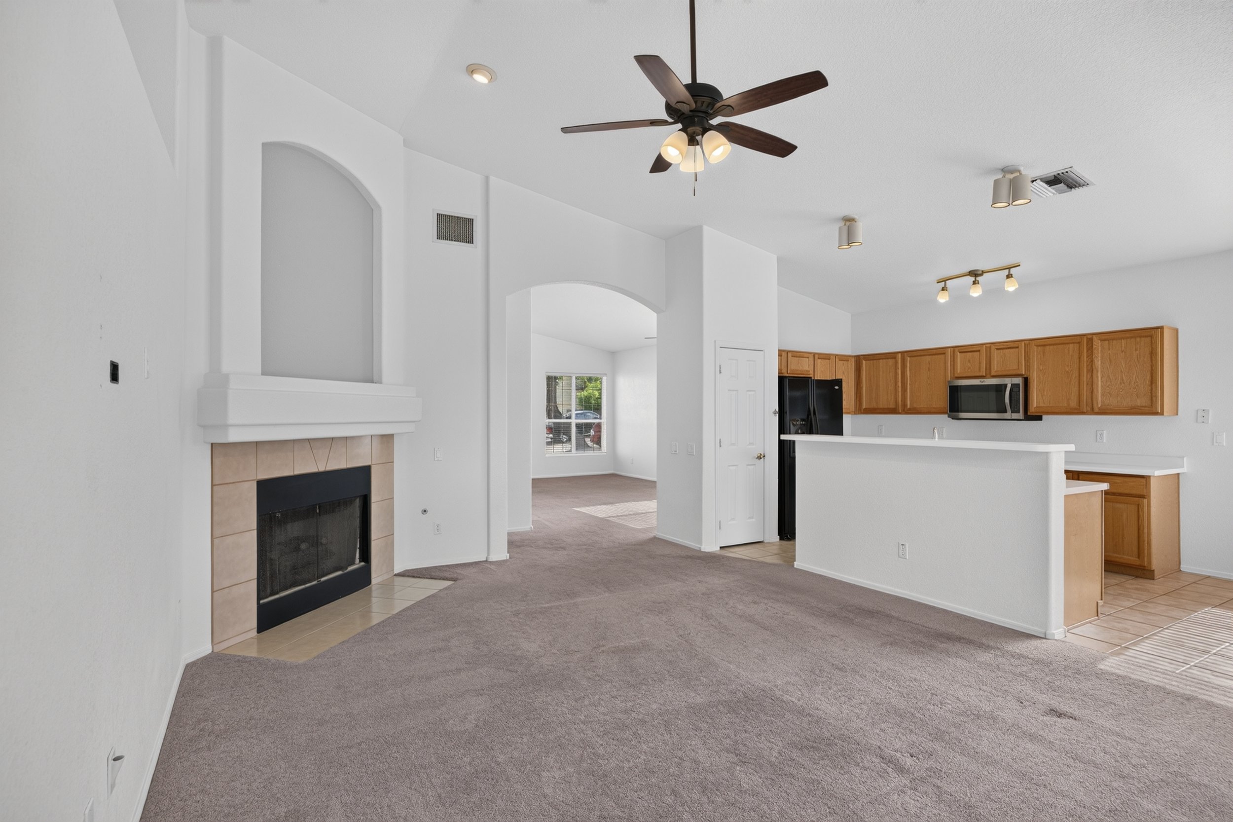 16 Family Room photo b.jpg