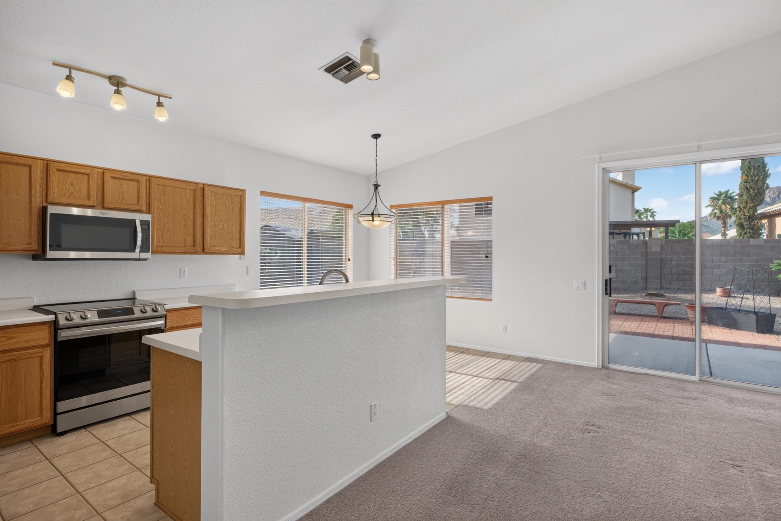18 Kitchen photo a.jpg