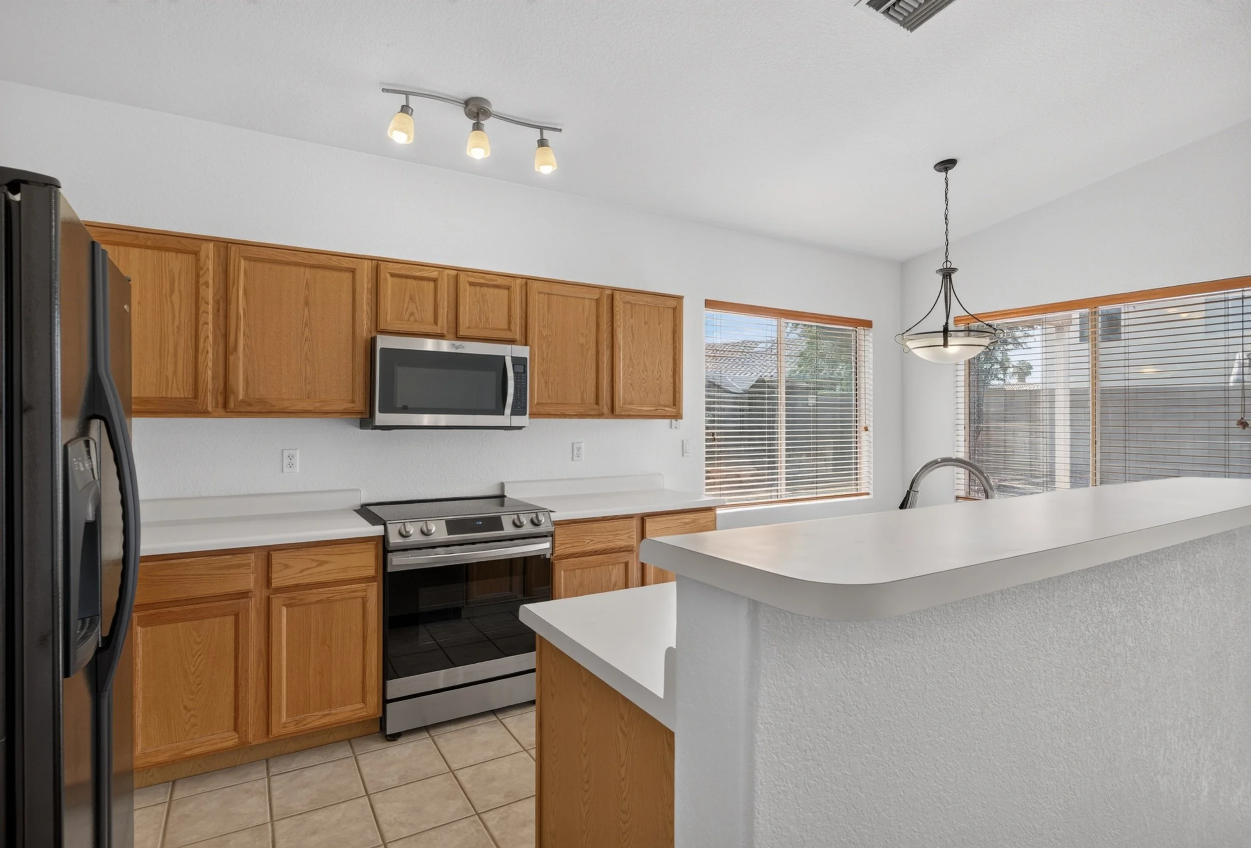 19 Kitchen photo b.jpg